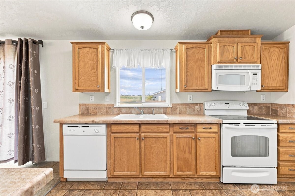2946 Rd F.6 Property Photo 8