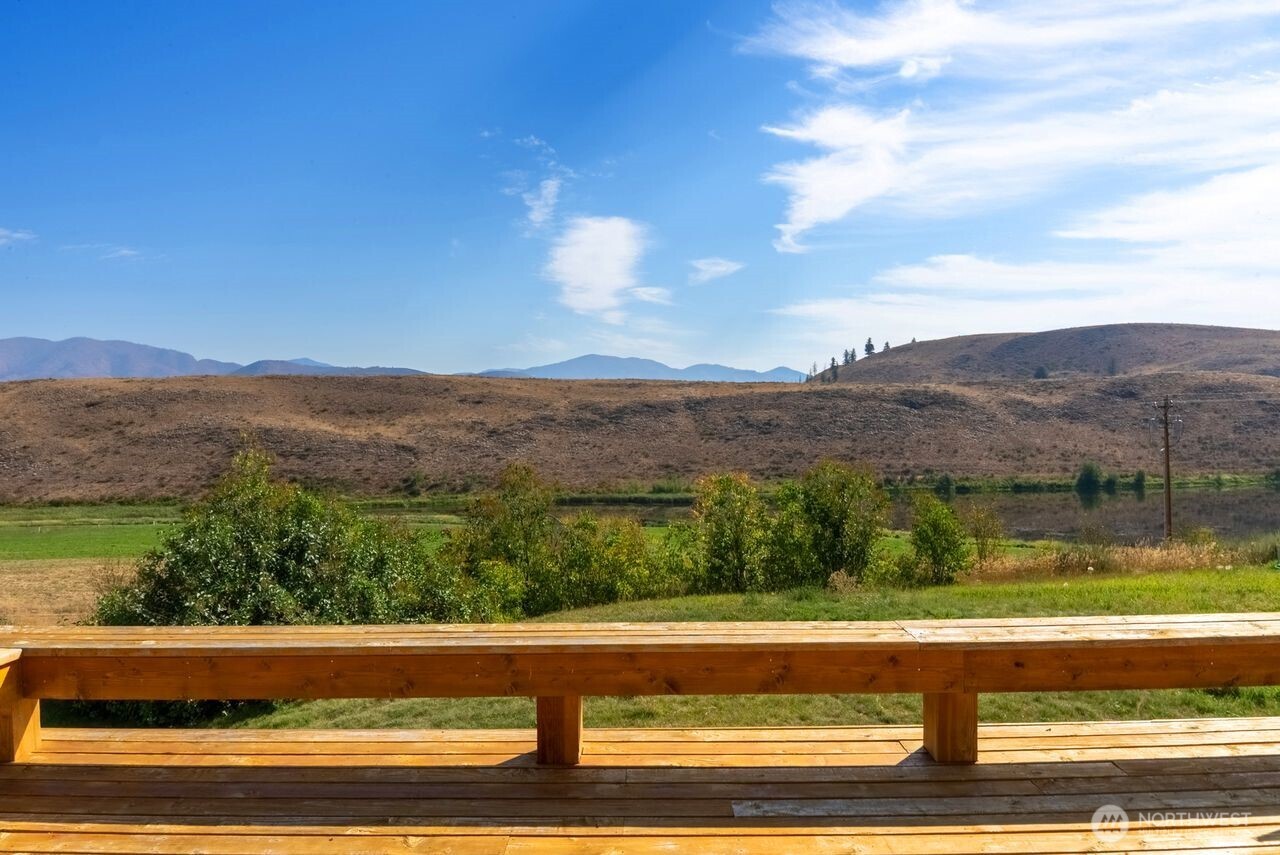 182 Frost Road Property Photo 6
