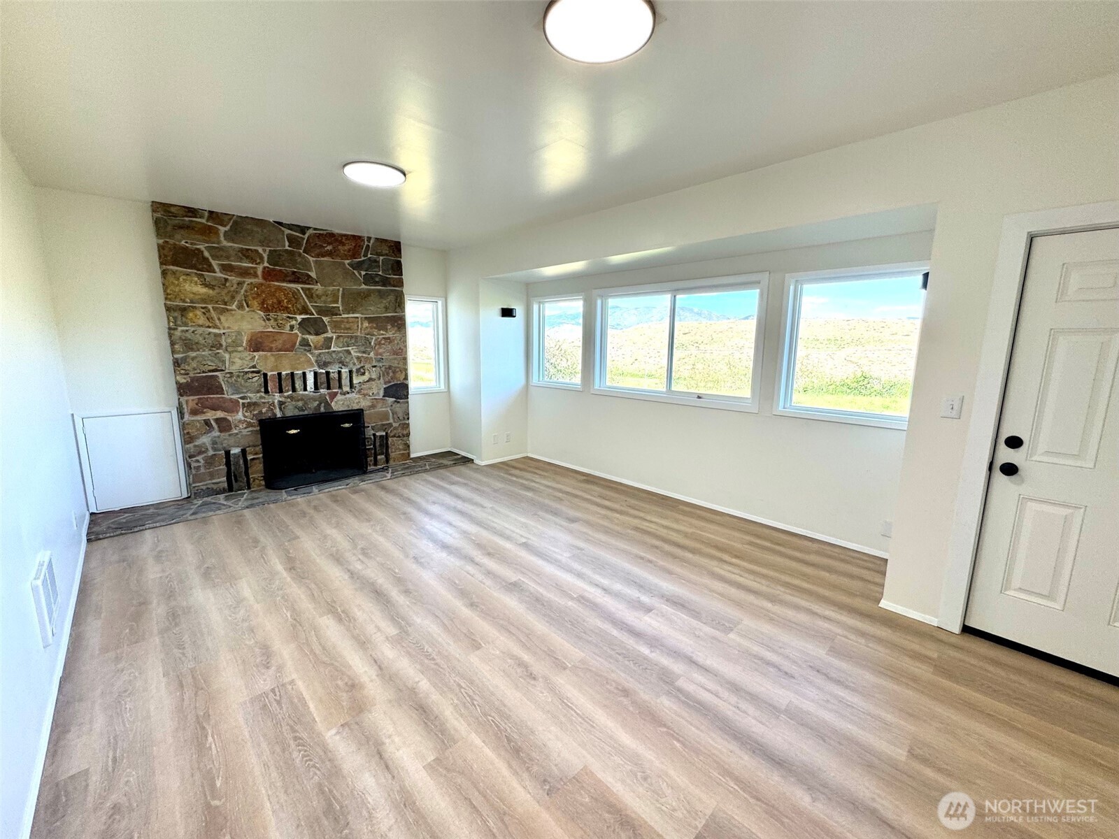 182 Frost Road Property Photo 10