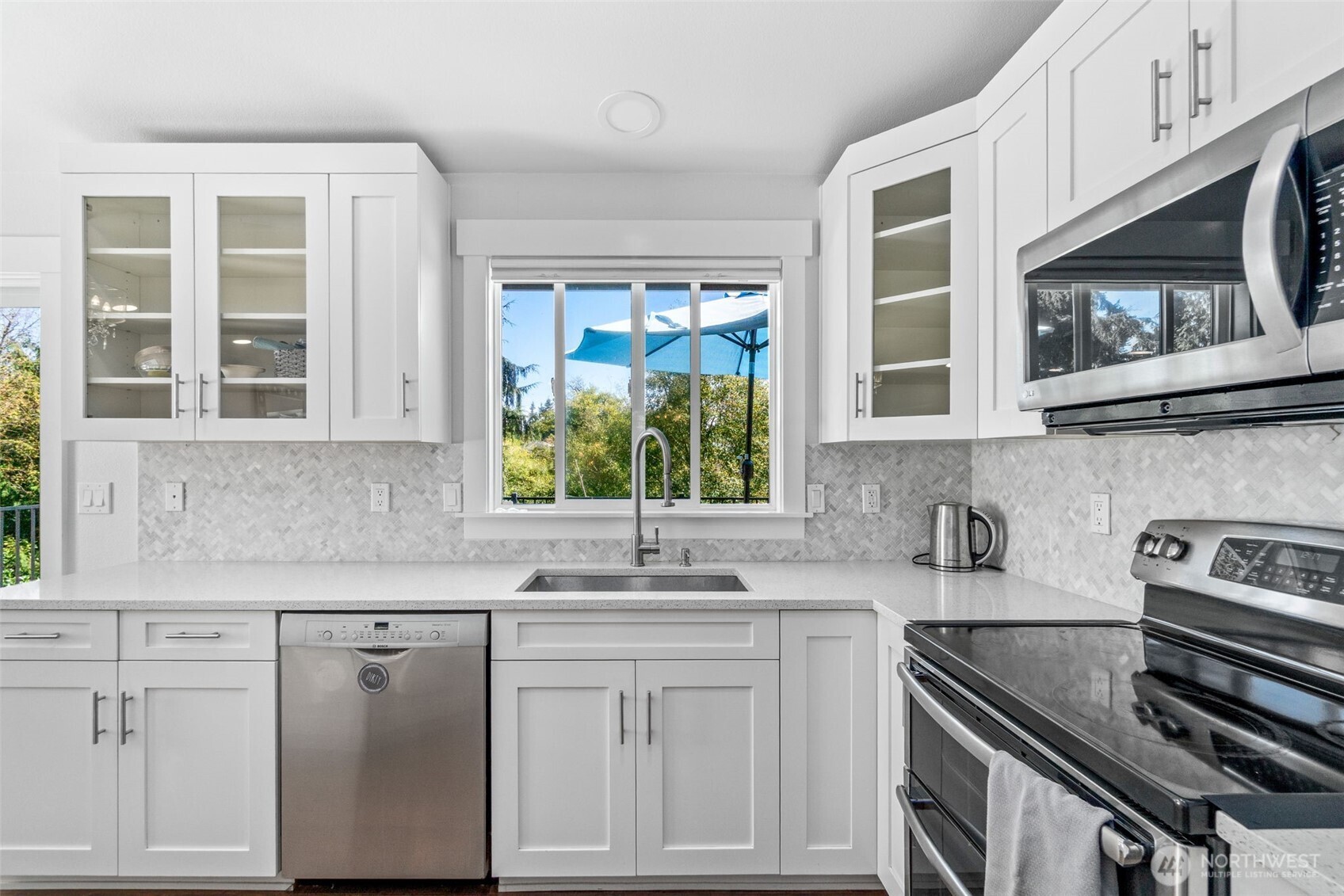5529 1st Drive Property Photo 11