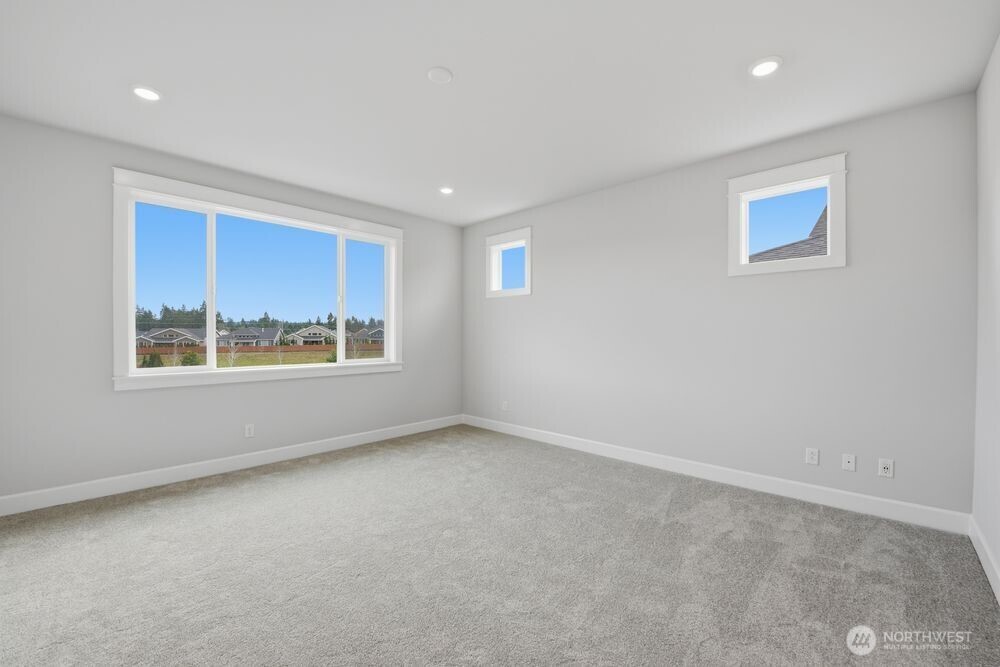 2926 Balsamroot Drive Property Photo 4