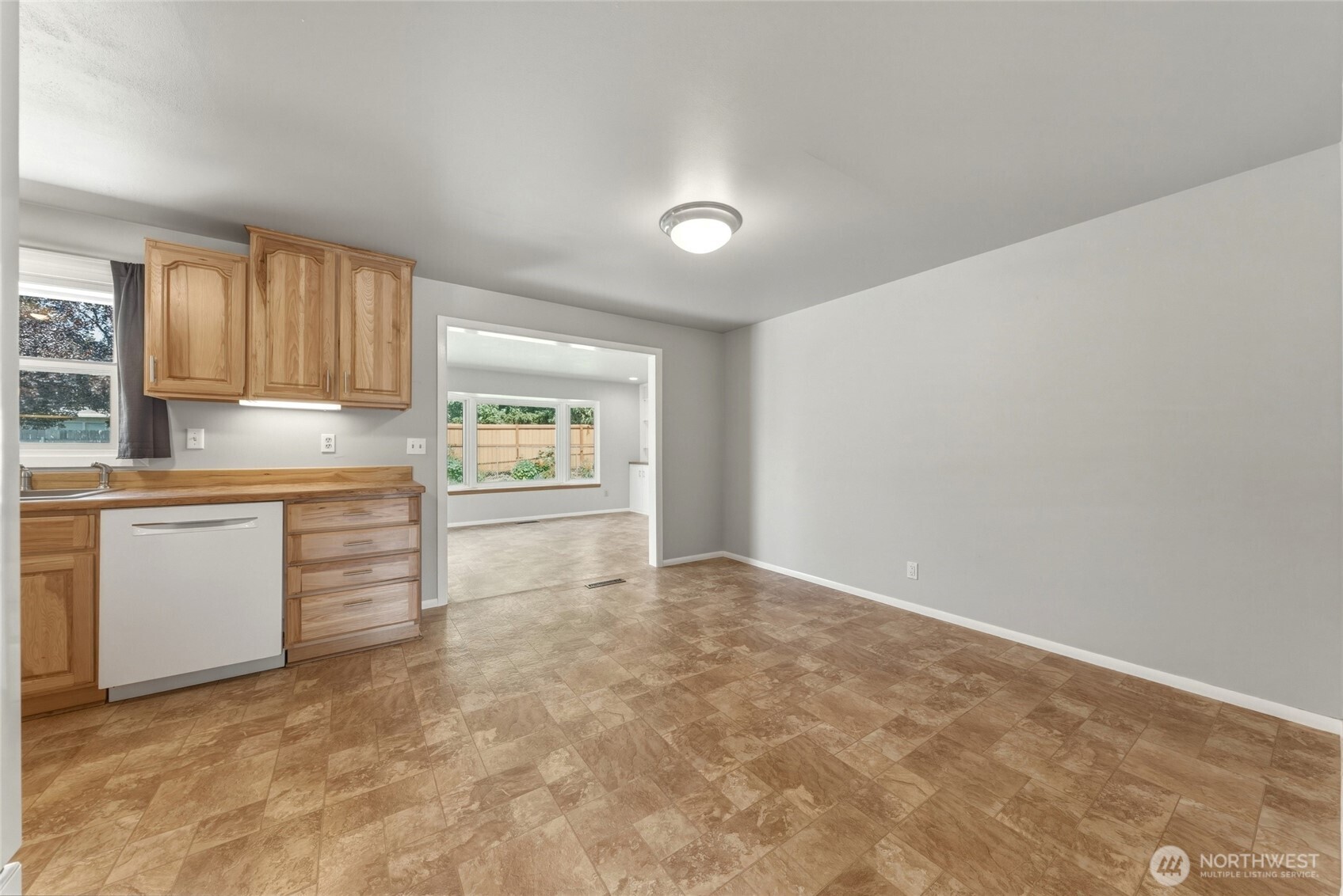 1825 Leonard Drive Property Photo 9