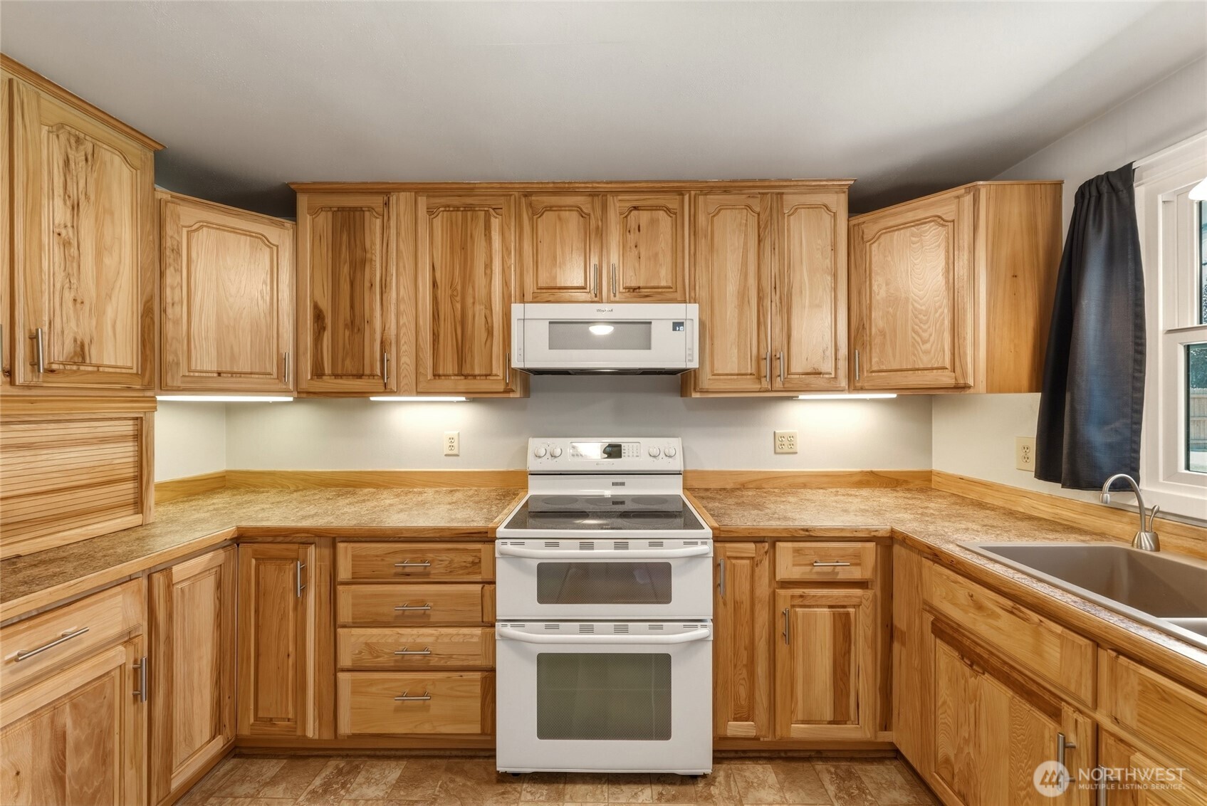 1825 Leonard Drive Property Photo 14
