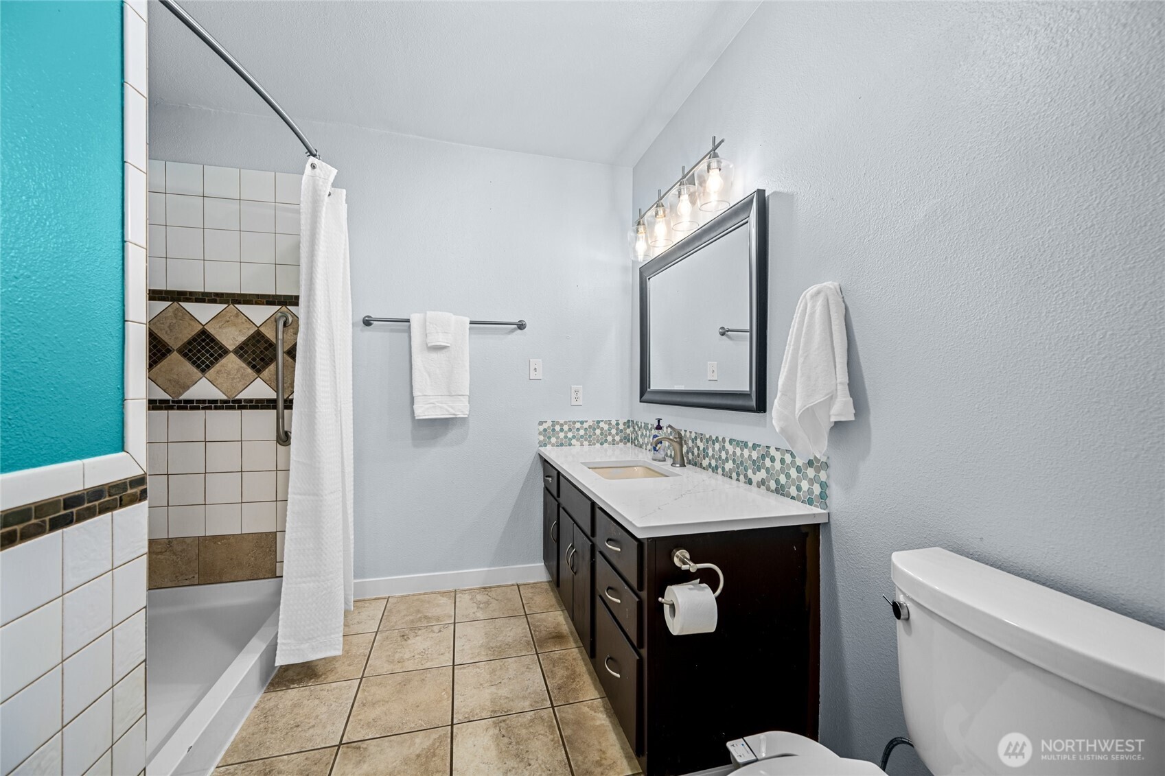 2021 N Laventure Road 404 Property Photo 25