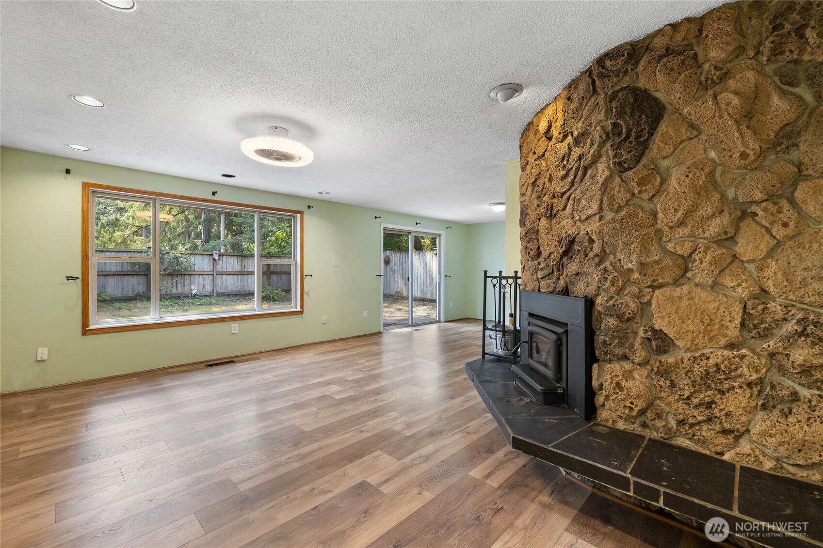 8609 Lake Forest Drive Property Photo 5