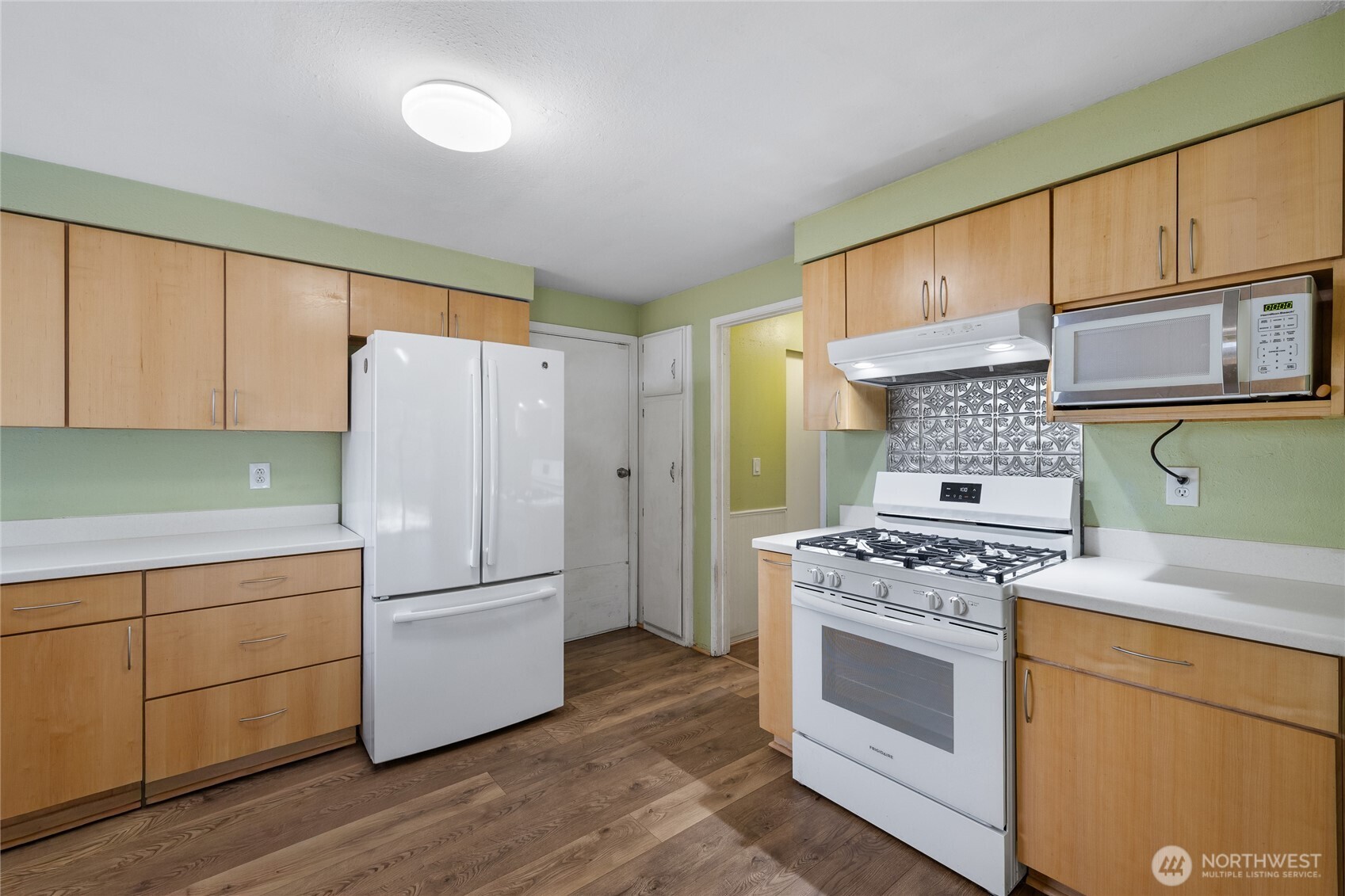 8609 Lake Forest Drive Property Photo 6