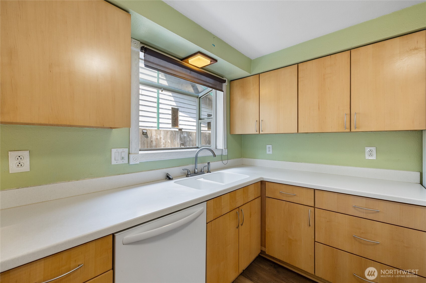 8609 Lake Forest Drive Property Photo 7