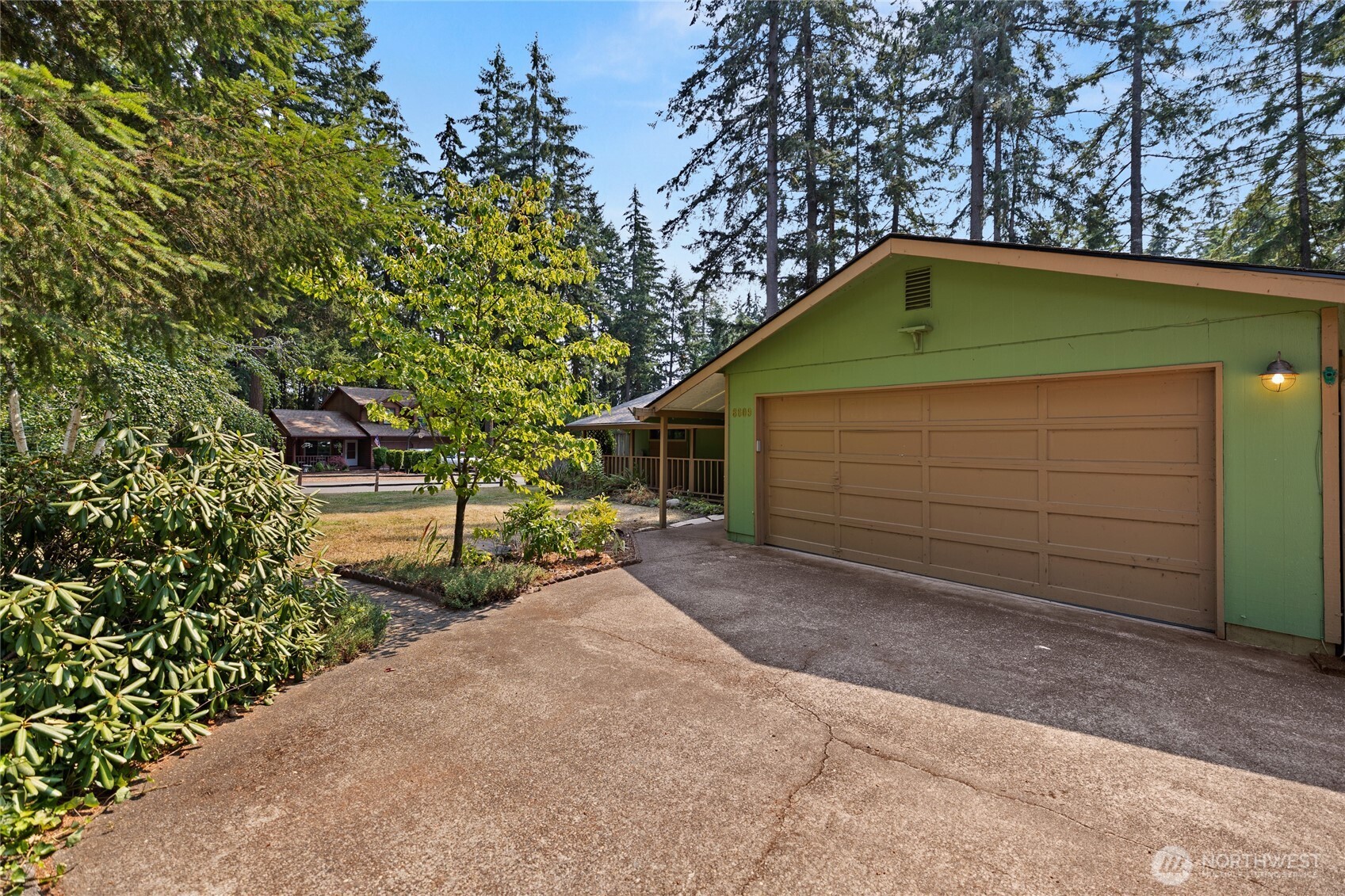 8609 Lake Forest Drive Property Photo 8