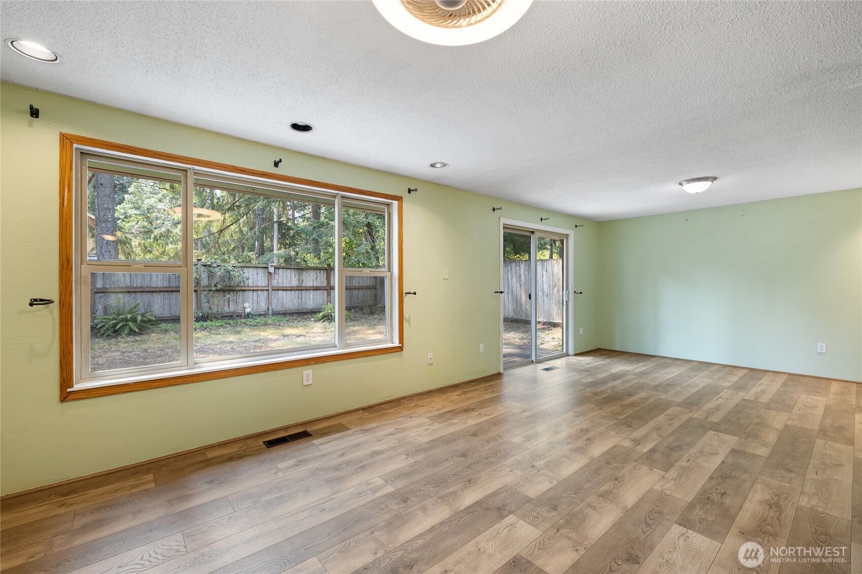 8609 Lake Forest Drive Property Photo 10