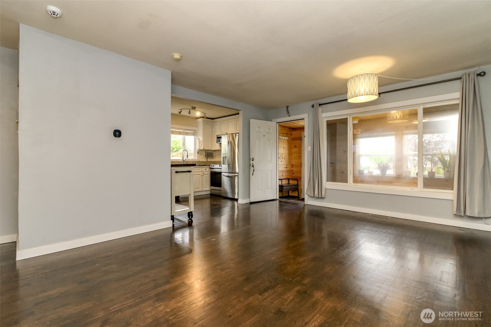 1005 E 57th Street Property Photo 9