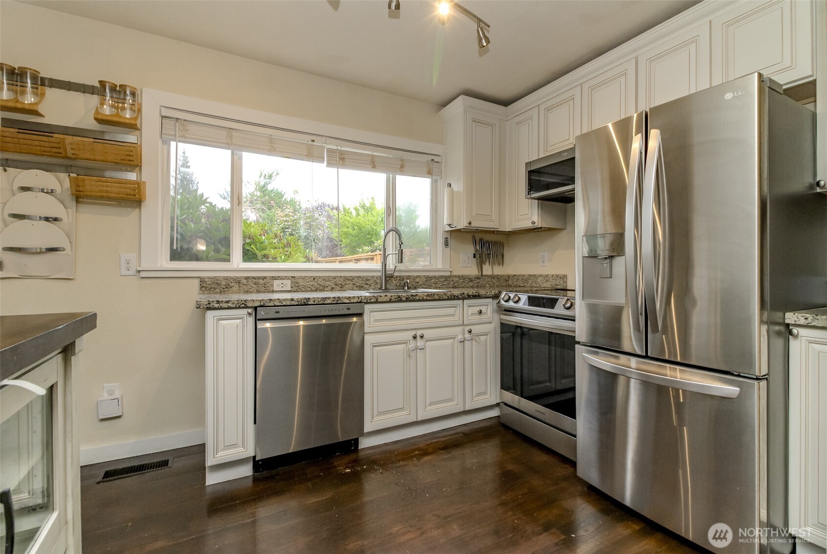 1005 E 57th Street Property Photo 11