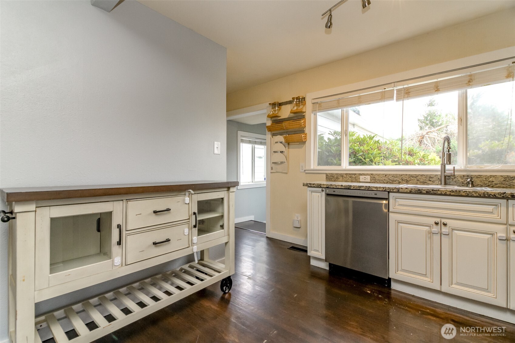 1005 E 57th Street Property Photo 14