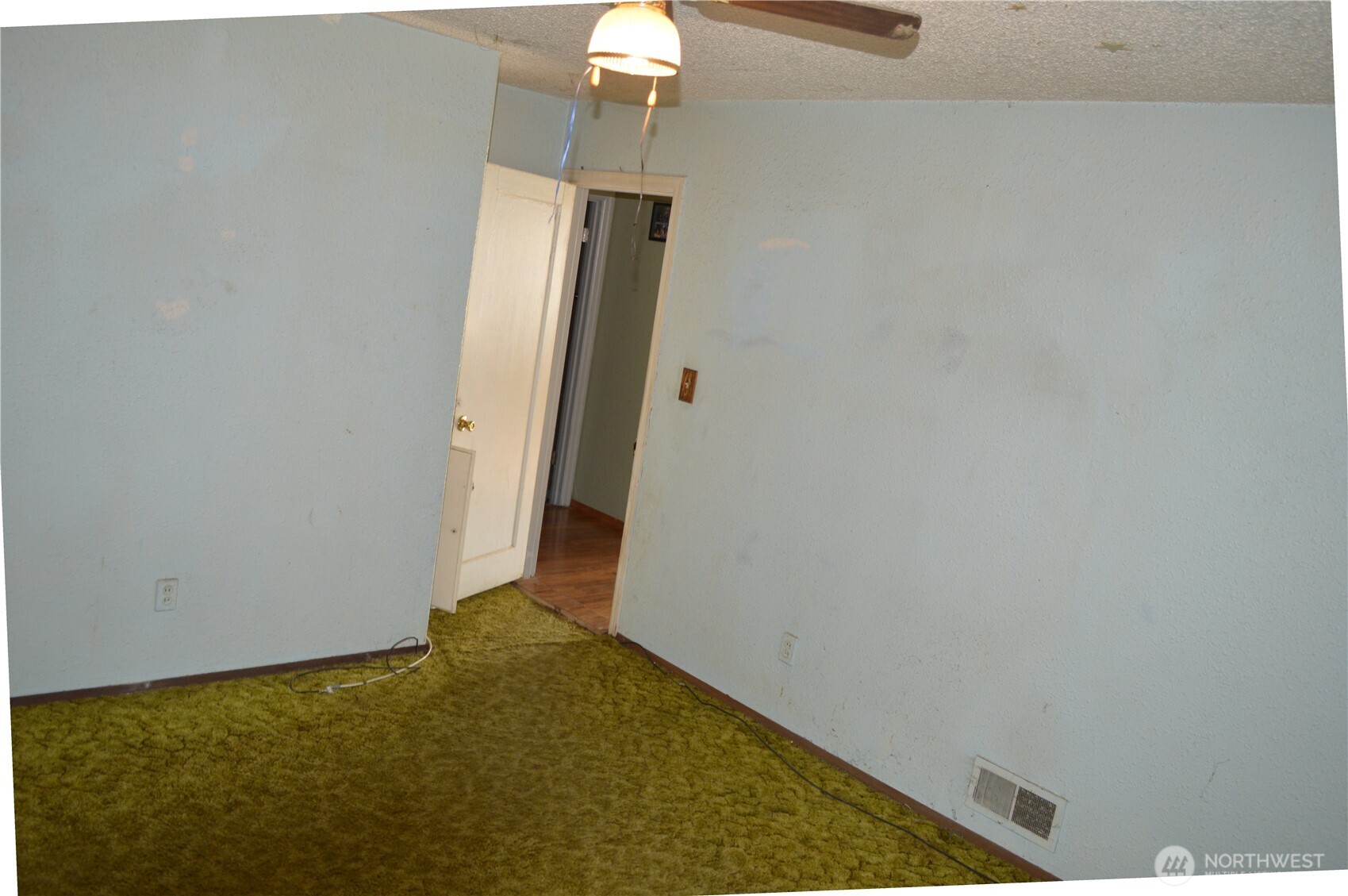 1016 S 72nd Property Photo 23