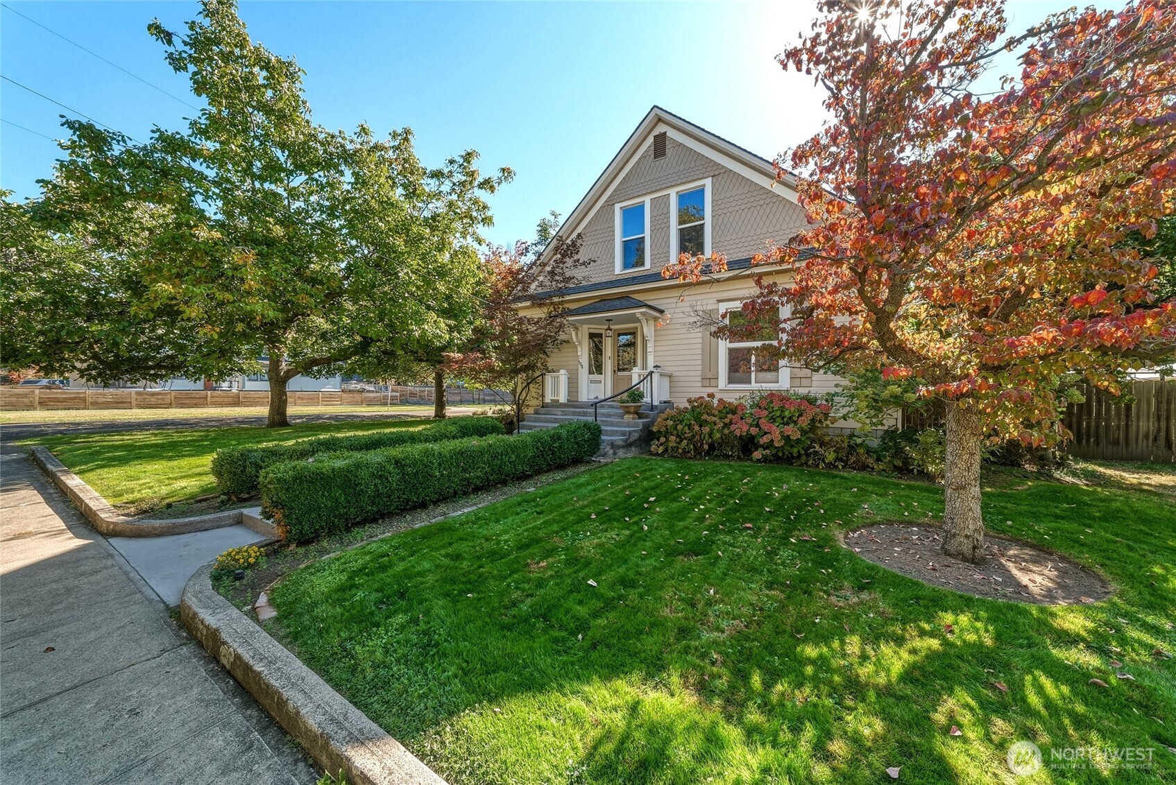 736 Lincoln Street Property Photo 2