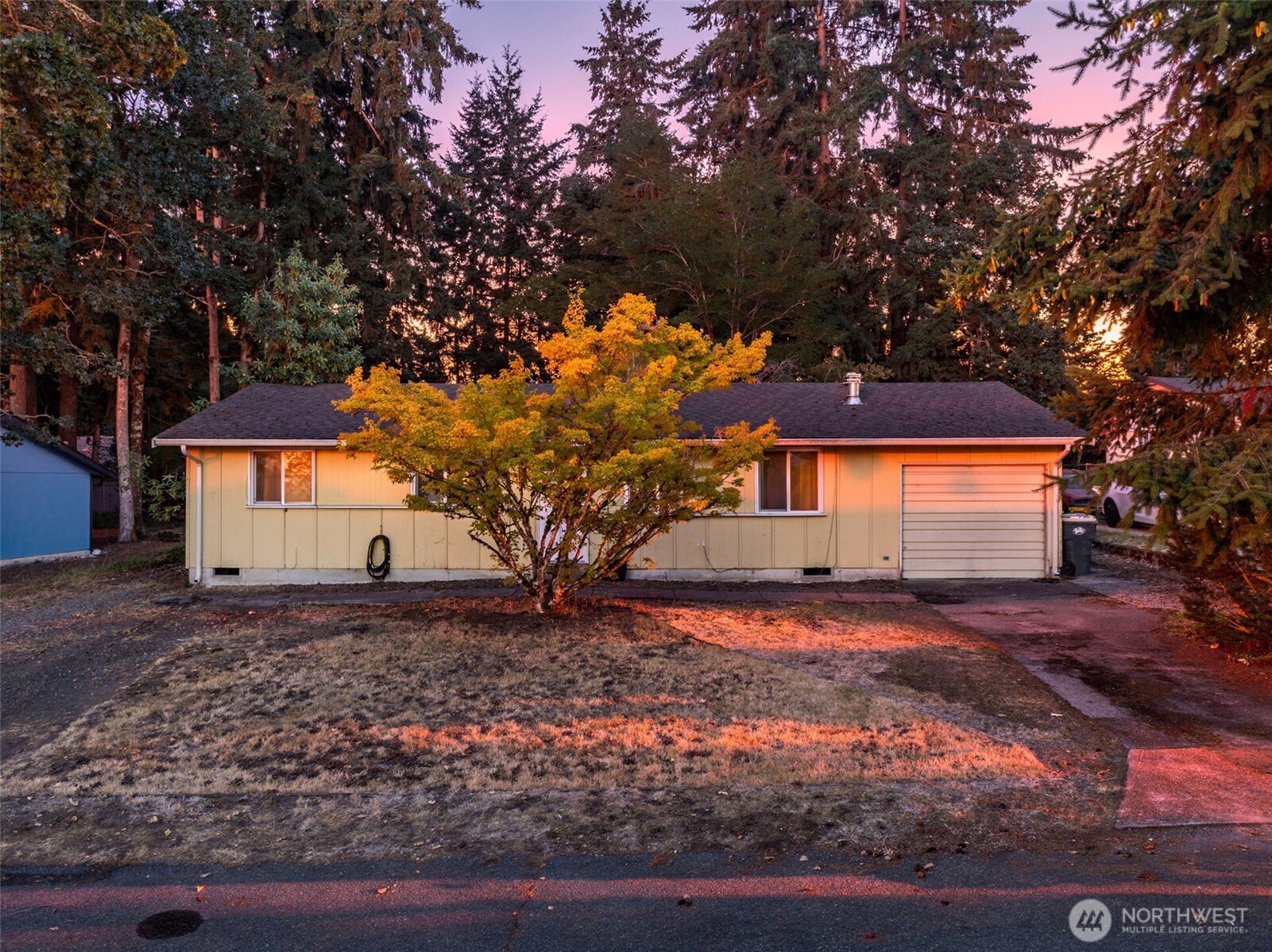 730 Se Oakcrest Street Property Photo 1