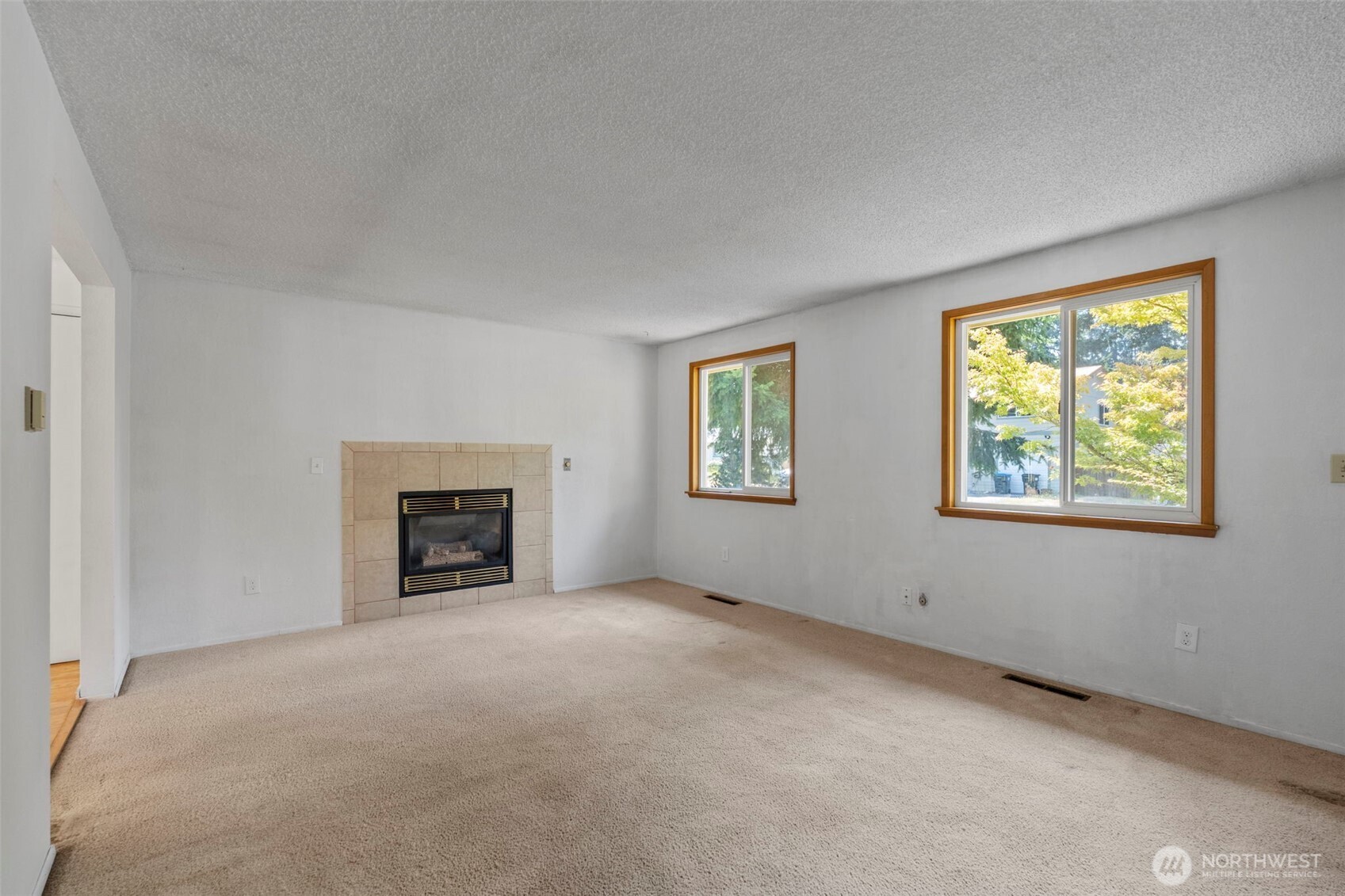 730 Se Oakcrest Street Property Photo 4