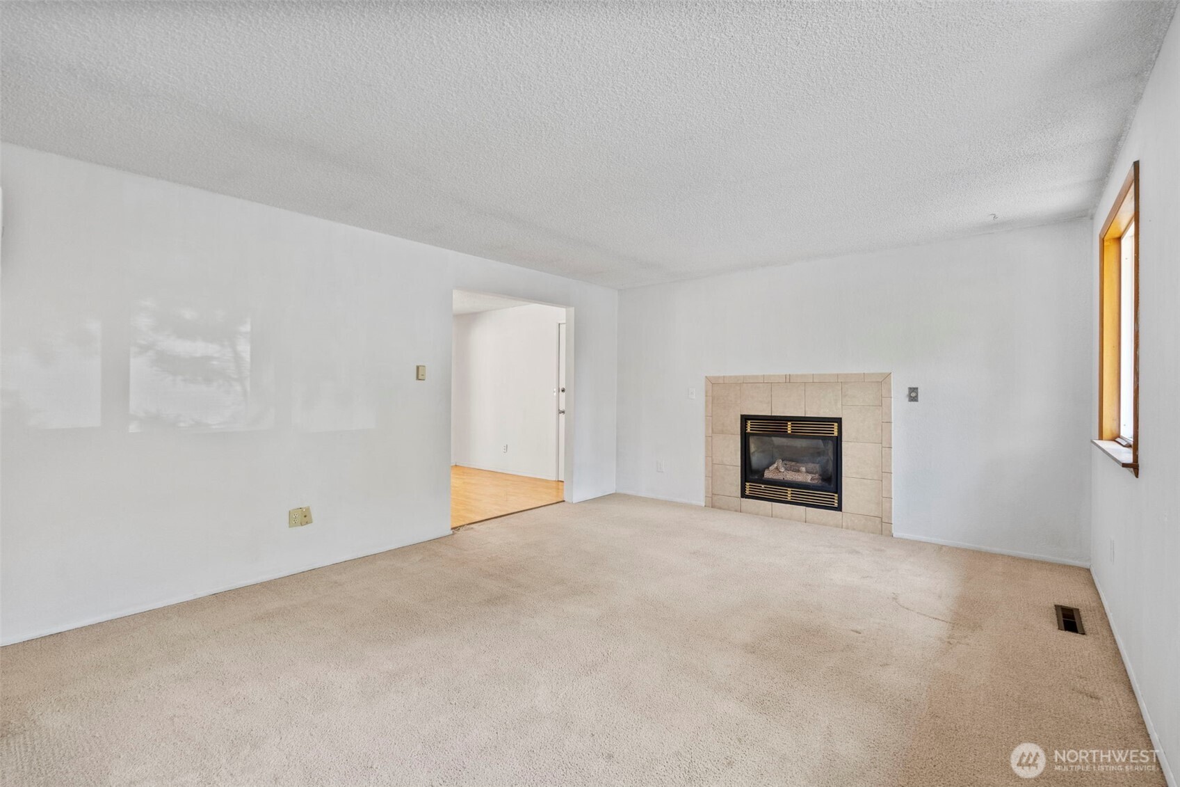 730 Se Oakcrest Street Property Photo 6