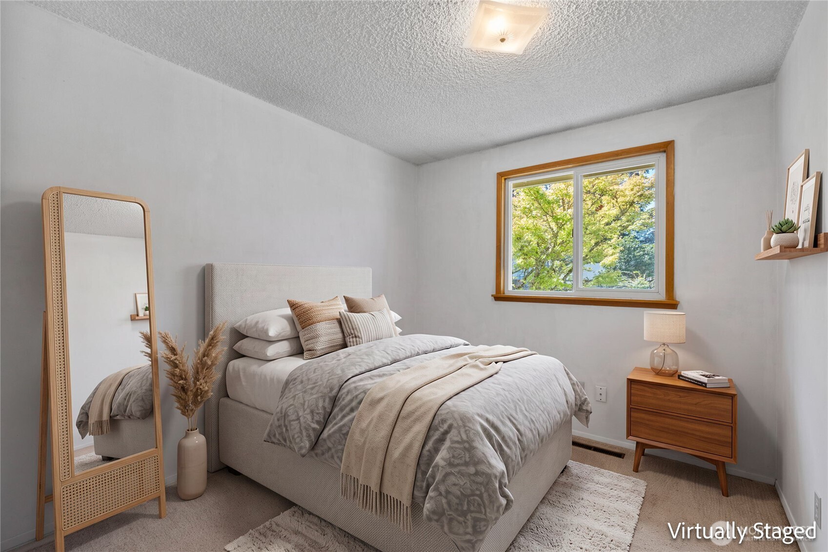 730 Se Oakcrest Street Property Photo 12