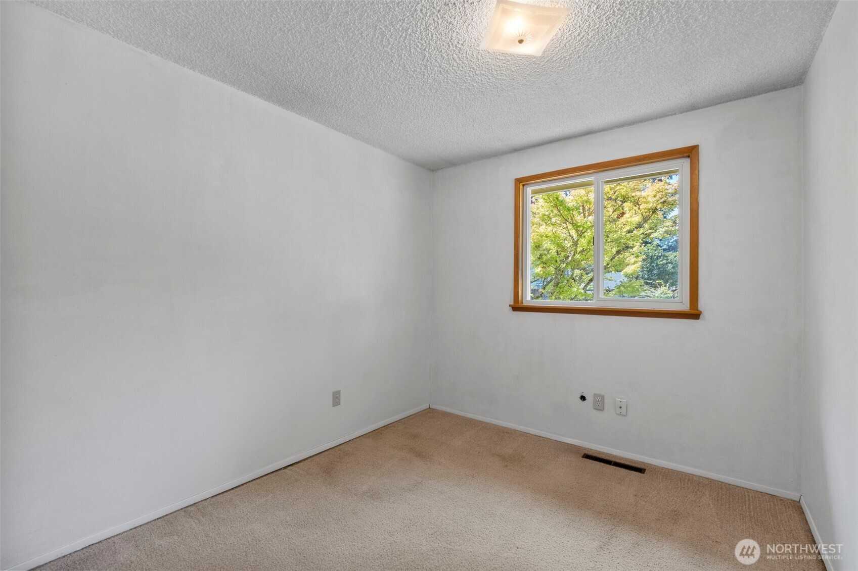 730 Se Oakcrest Street Property Photo 13