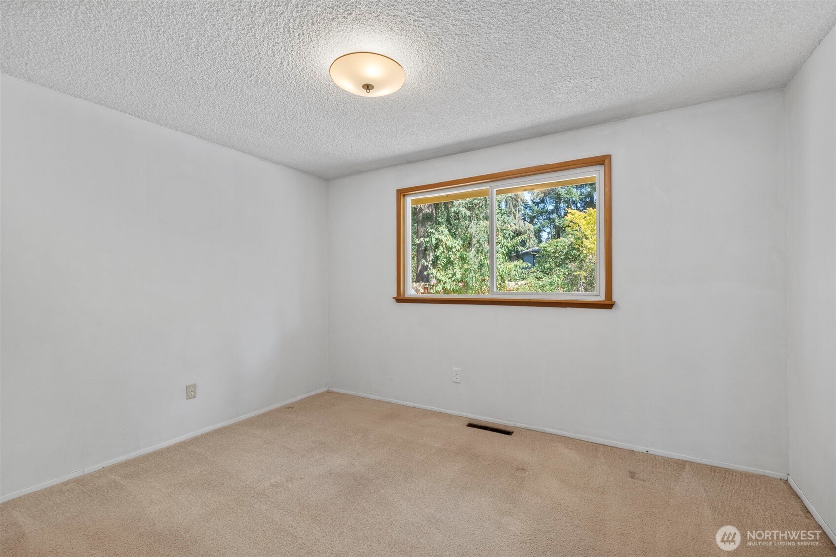 730 Se Oakcrest Street Property Photo 17