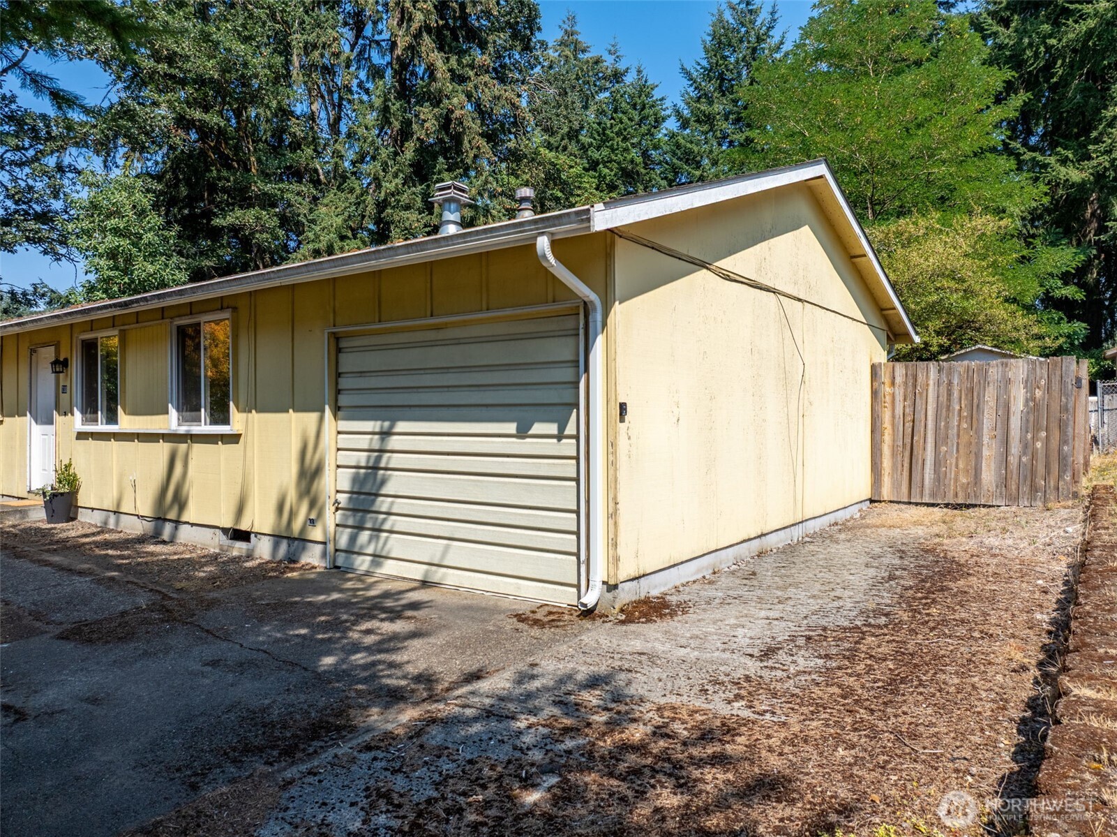 730 Se Oakcrest Street Property Photo 24