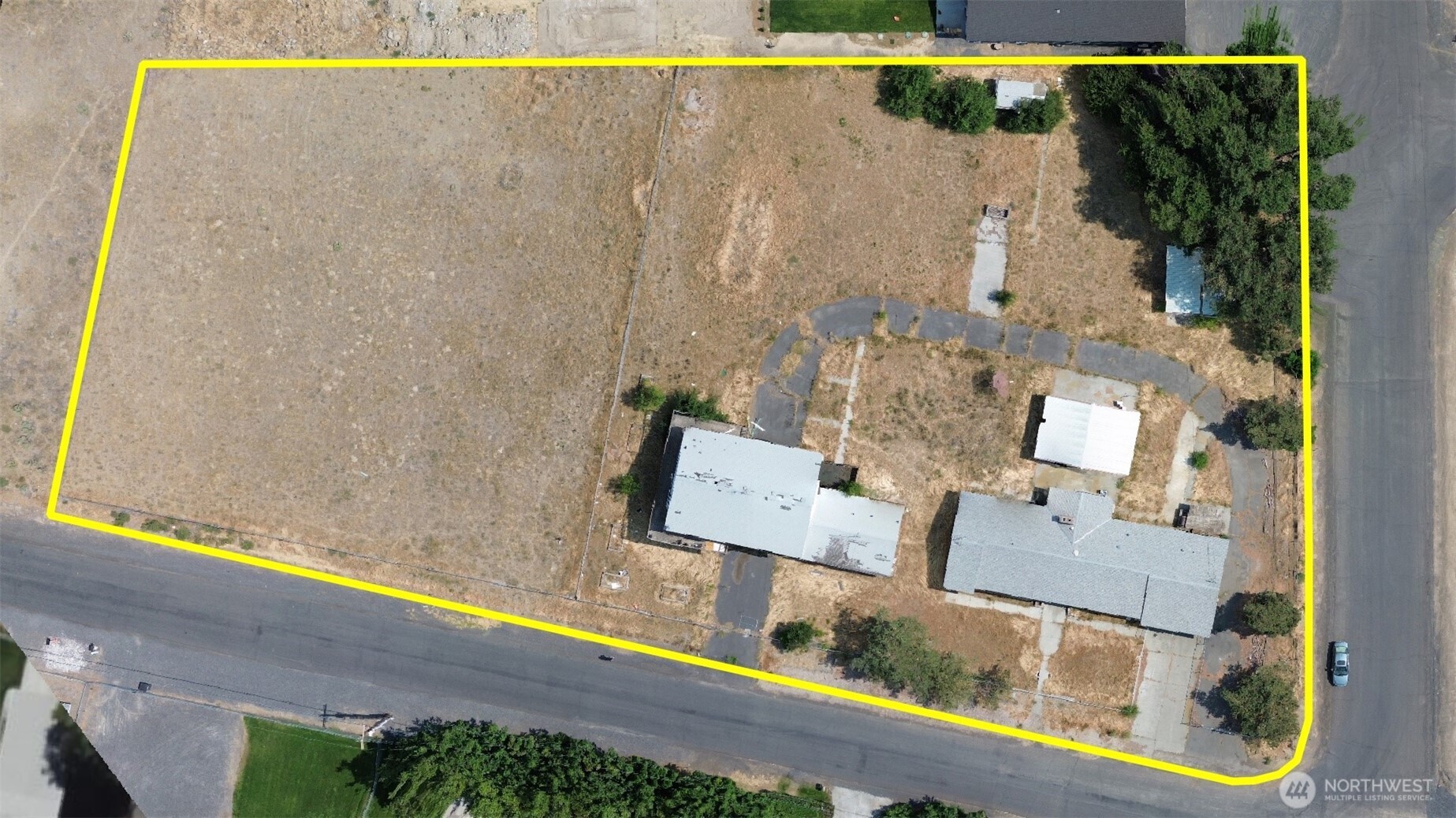 4033 Shorecrest Drive Property Photo 2