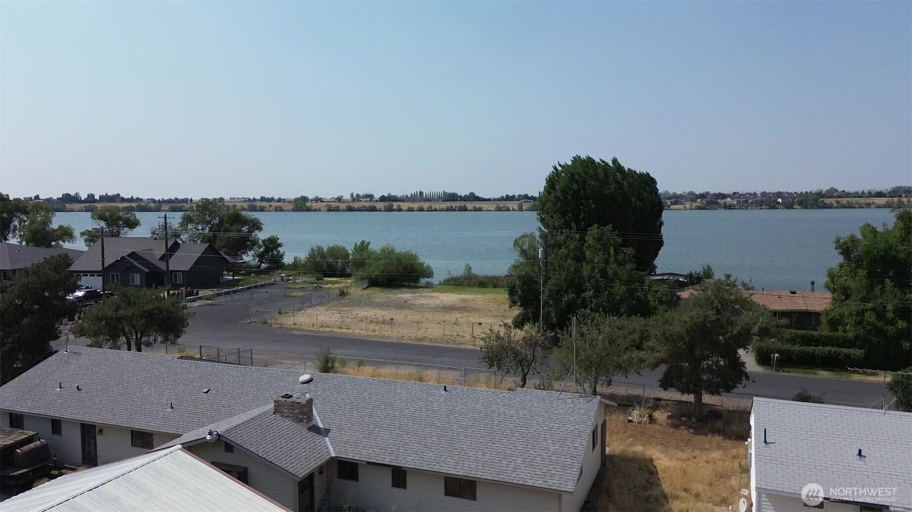 4033 Shorecrest Drive Property Photo 3