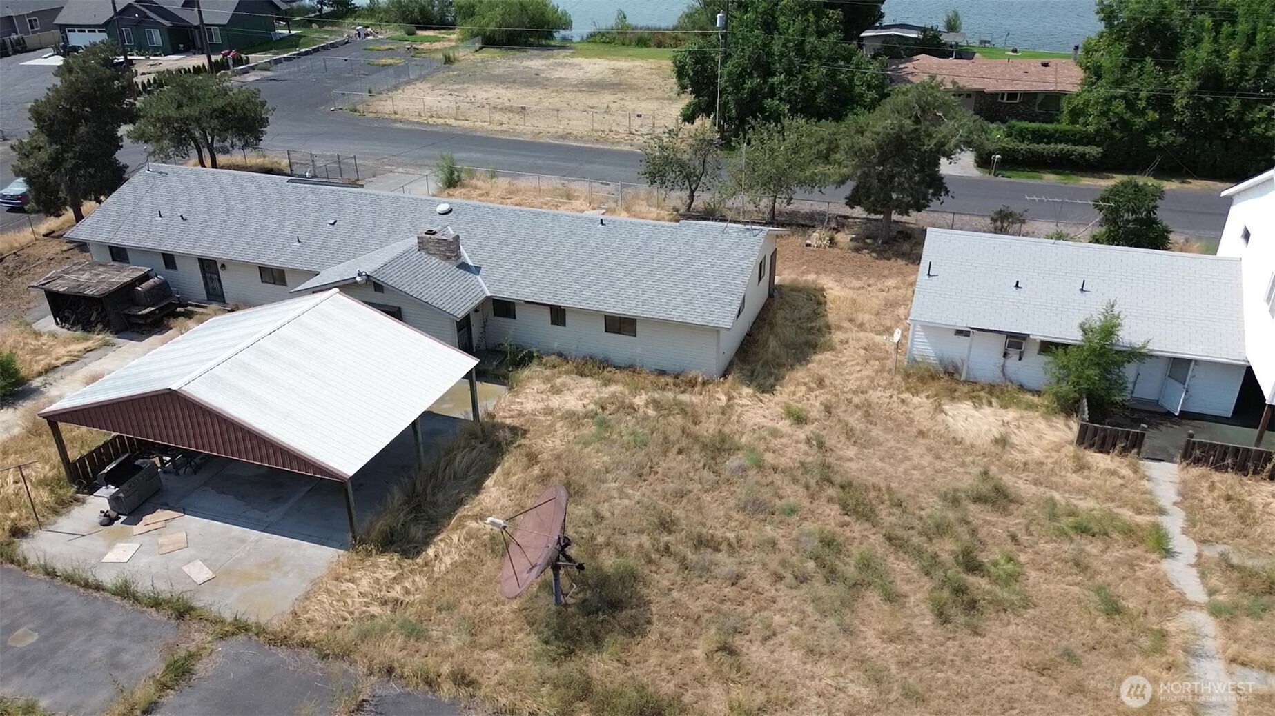 4033 Shorecrest Drive Property Photo 4