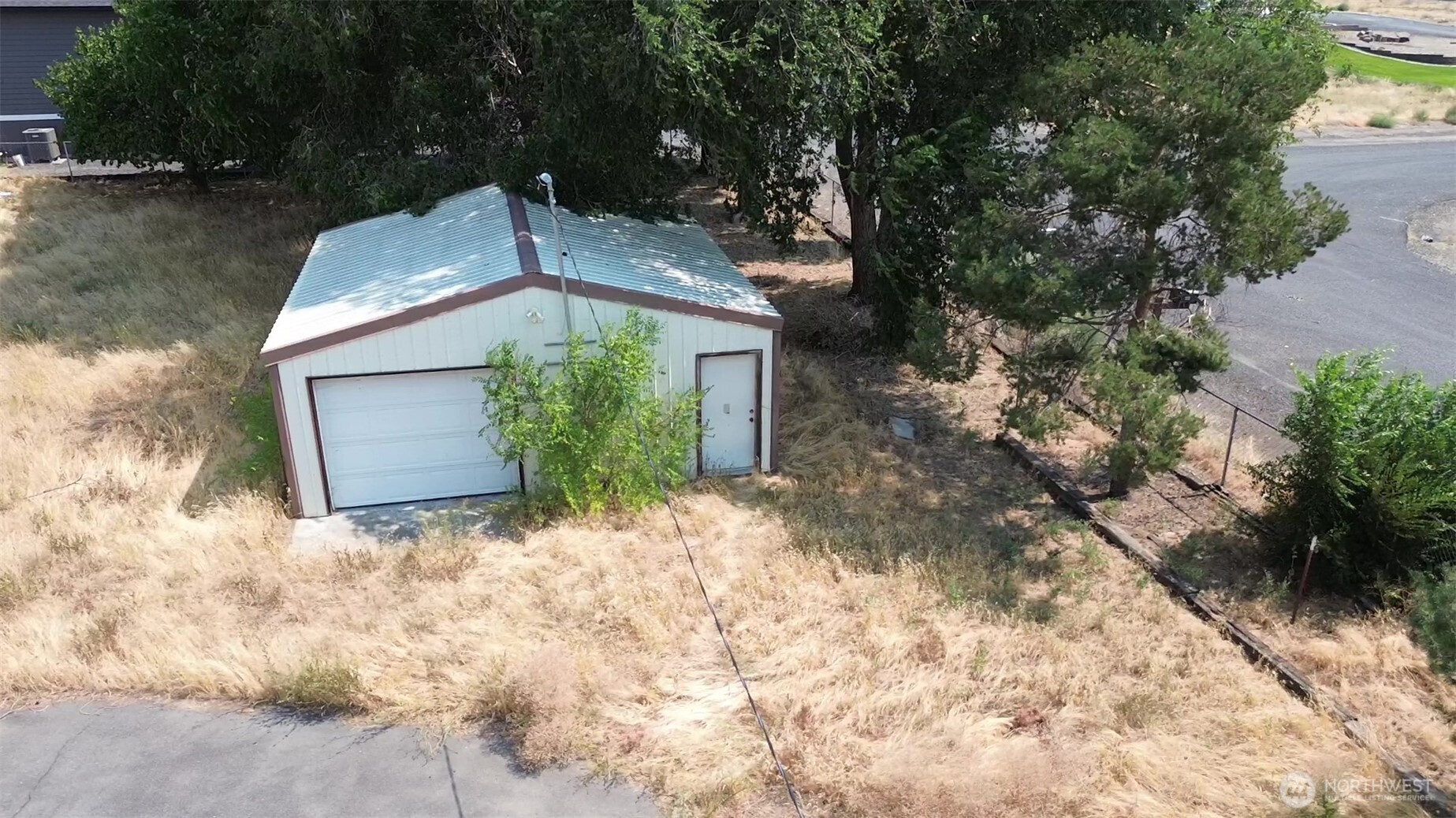 4033 Shorecrest Drive Property Photo 6