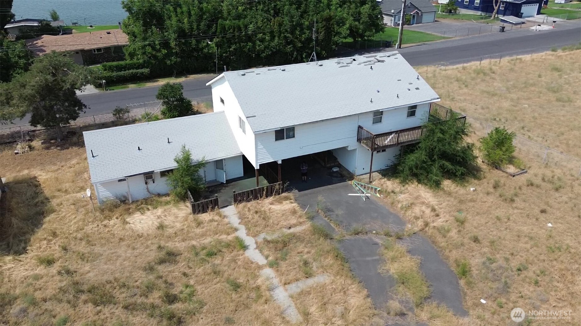 4033 Shorecrest Drive Property Photo 7