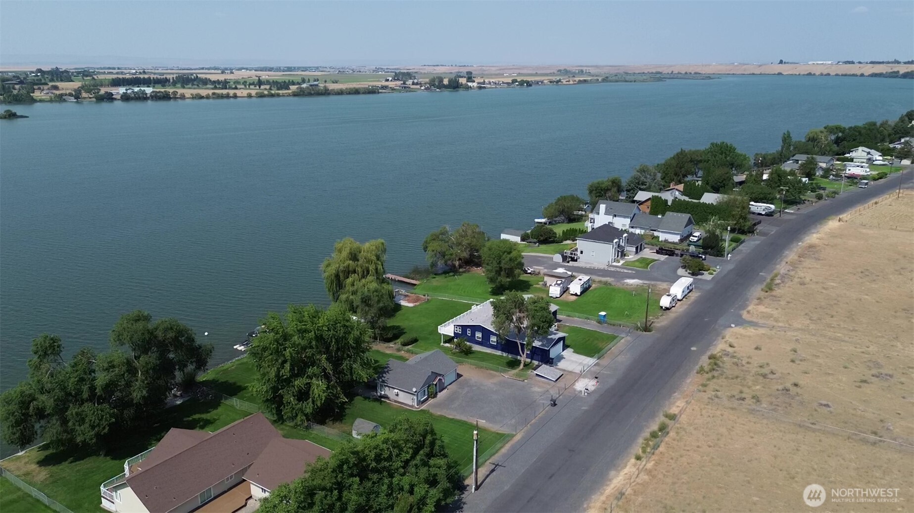 4033 Shorecrest Drive Property Photo 10