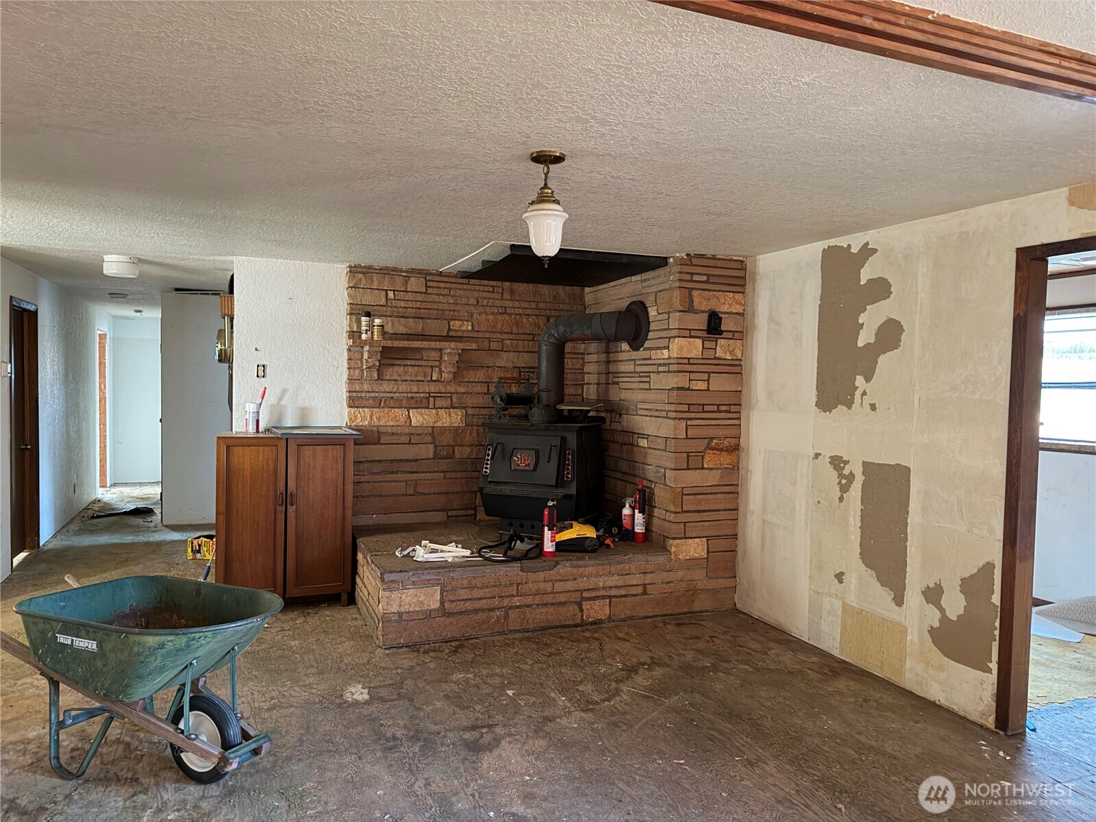 4033 Shorecrest Drive Property Photo 12