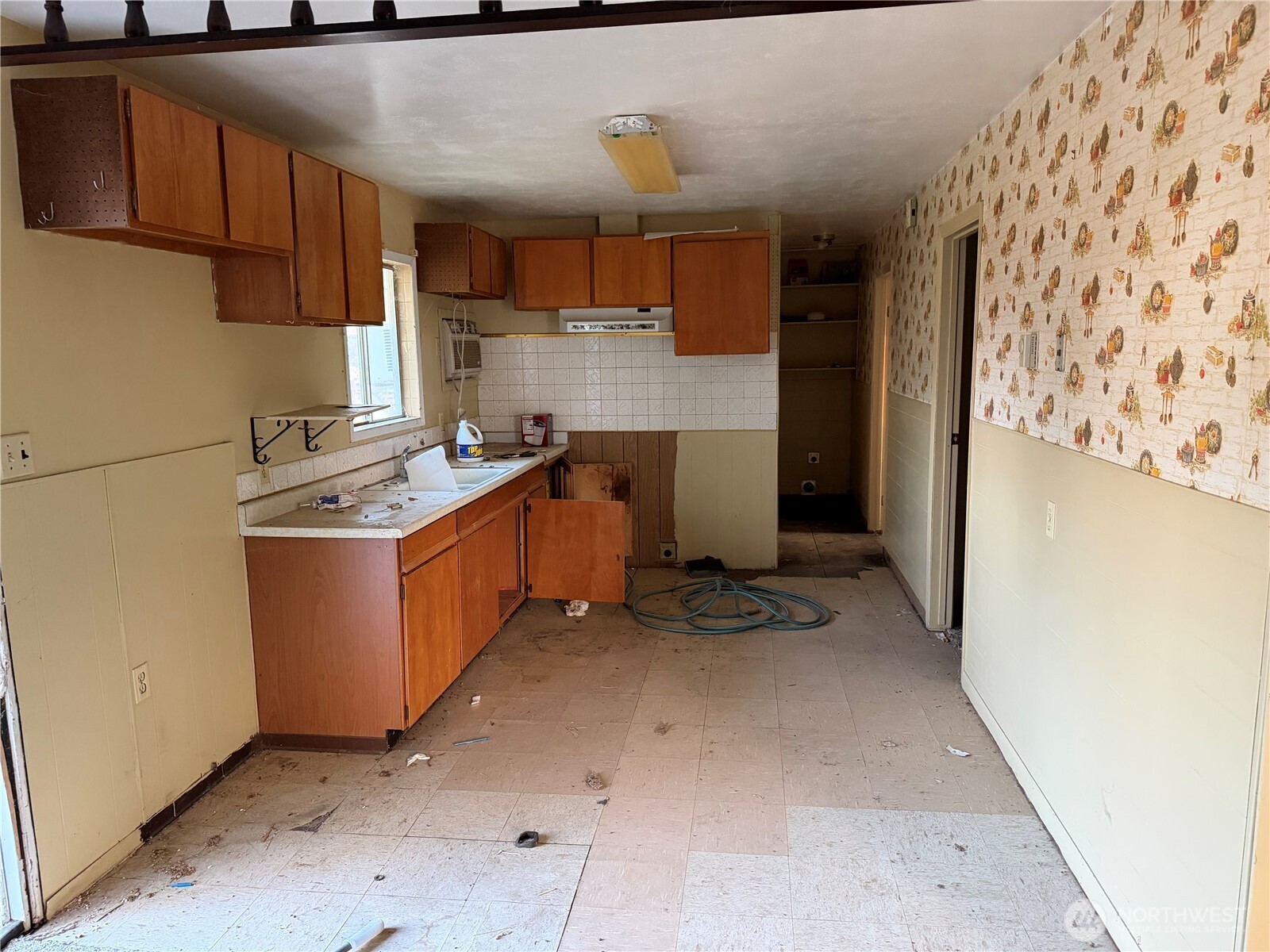 4033 Shorecrest Drive Property Photo 15