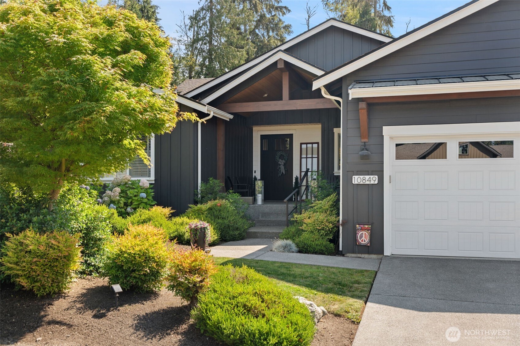 10849 Ne Apple Tree Point Lane Property Photo 2