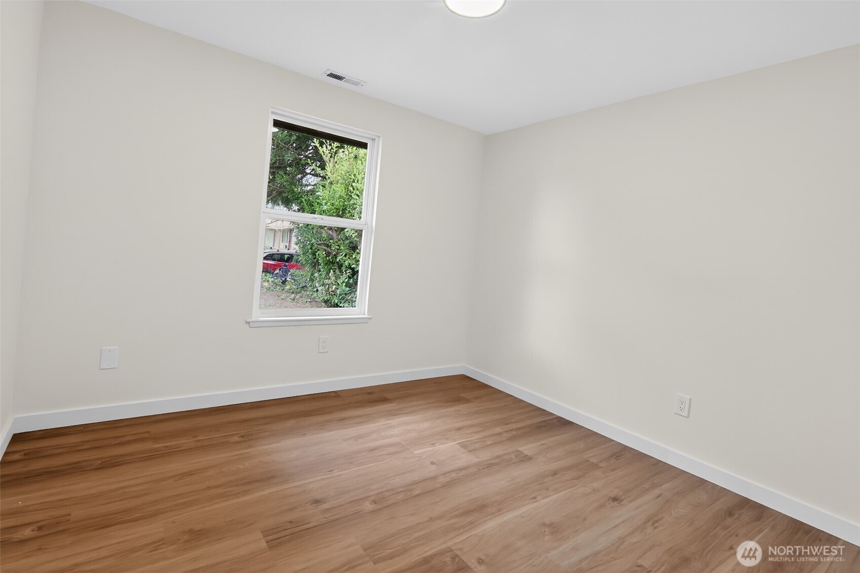 320 213th Place Property Photo 13