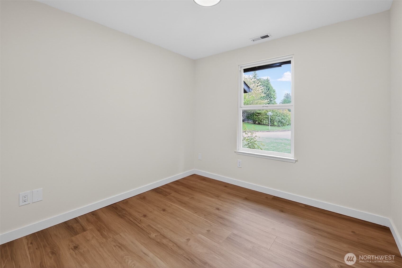 320 213th Place Property Photo 14