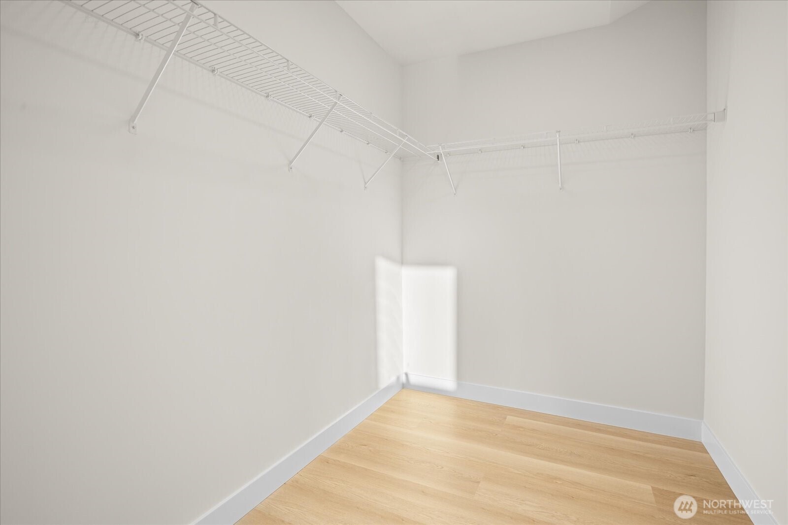 14308 Roslyn Place Property Photo 14