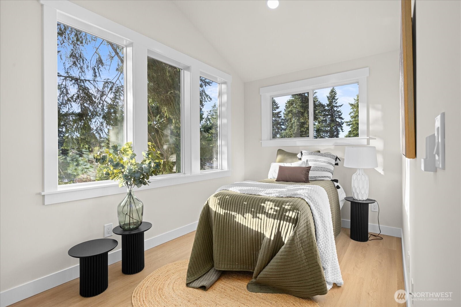 14308 Roslyn Place Property Photo 15