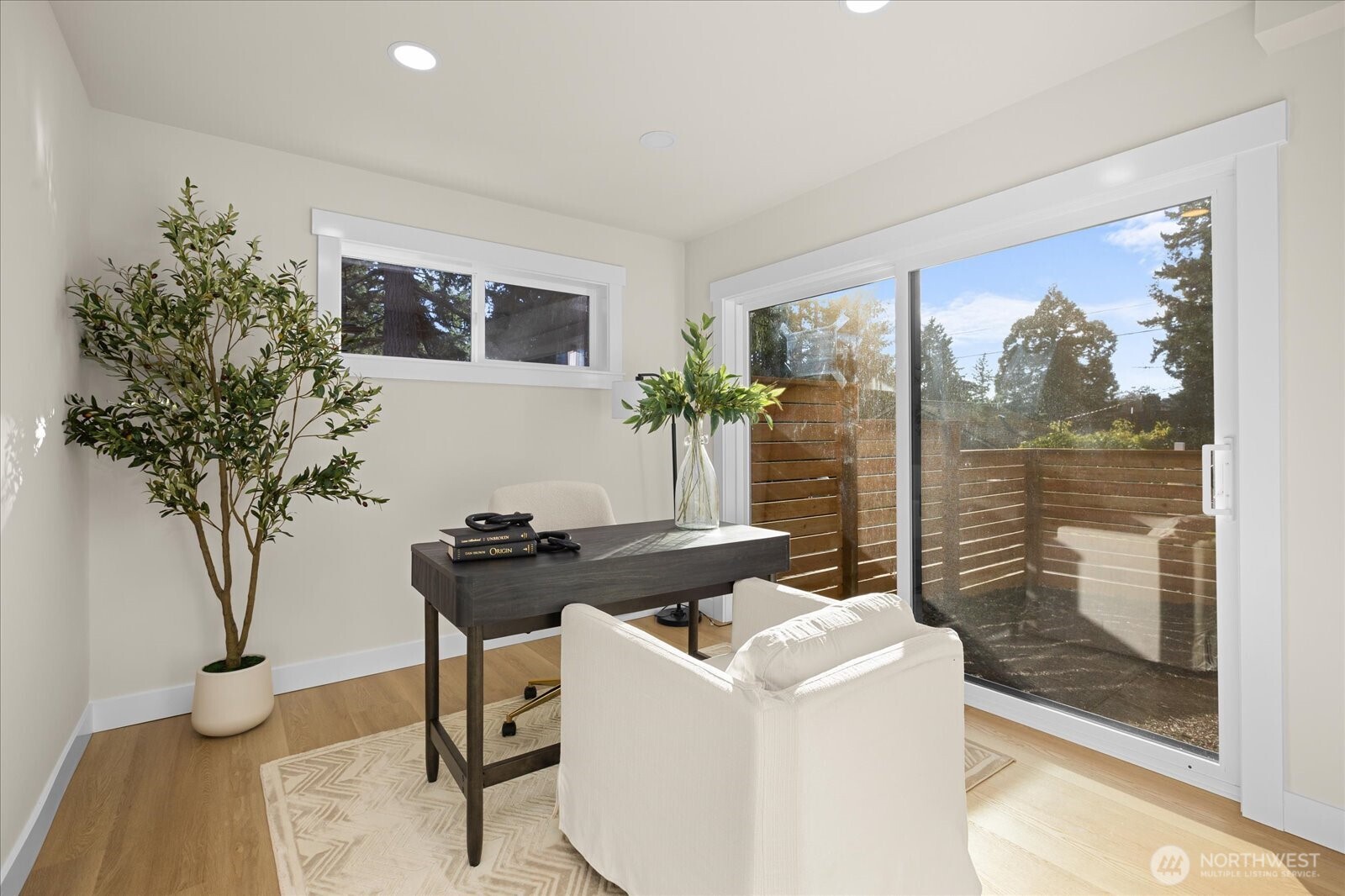 14308 Roslyn Place Property Photo 19