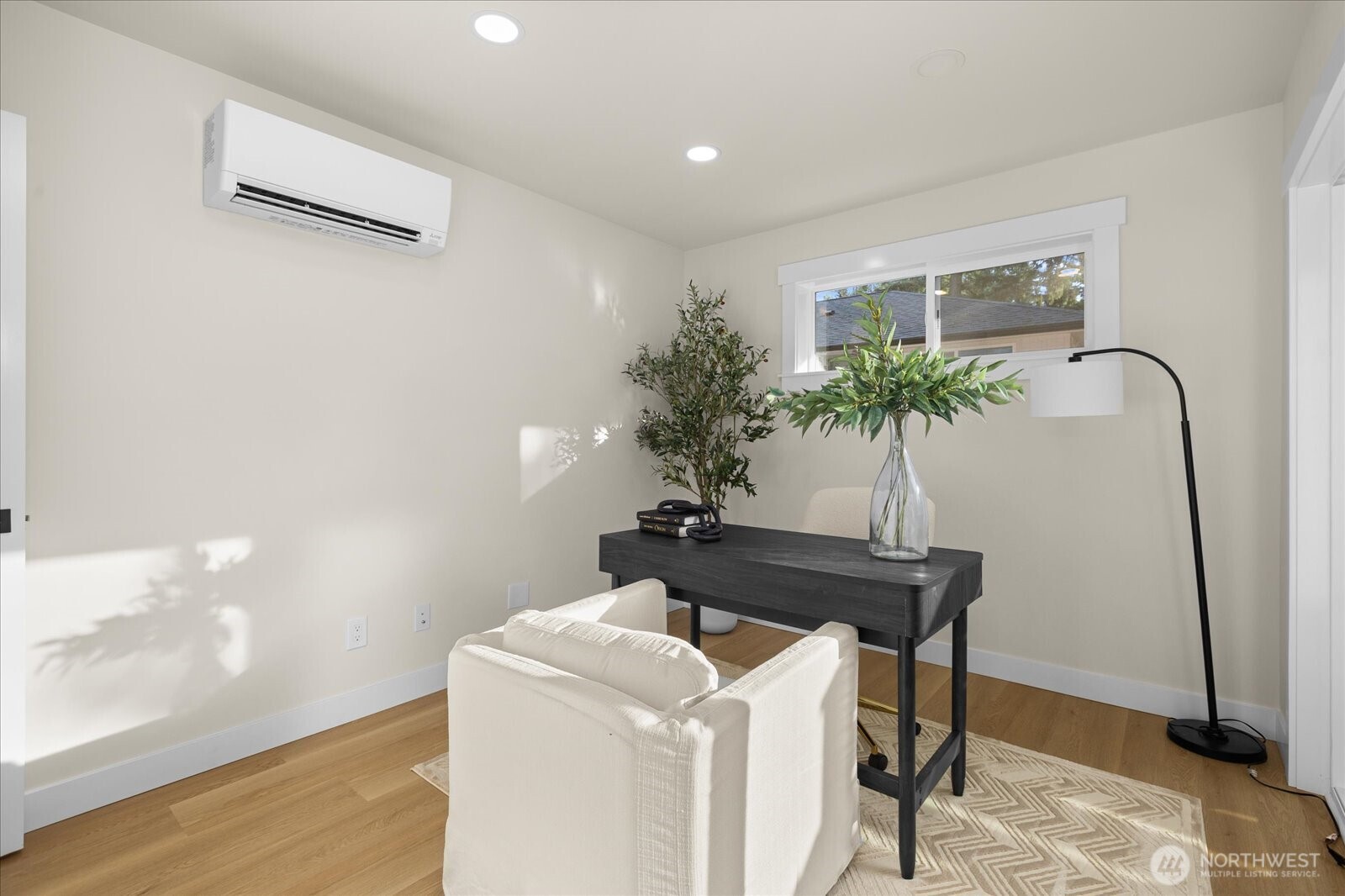 14308 Roslyn Place Property Photo 20