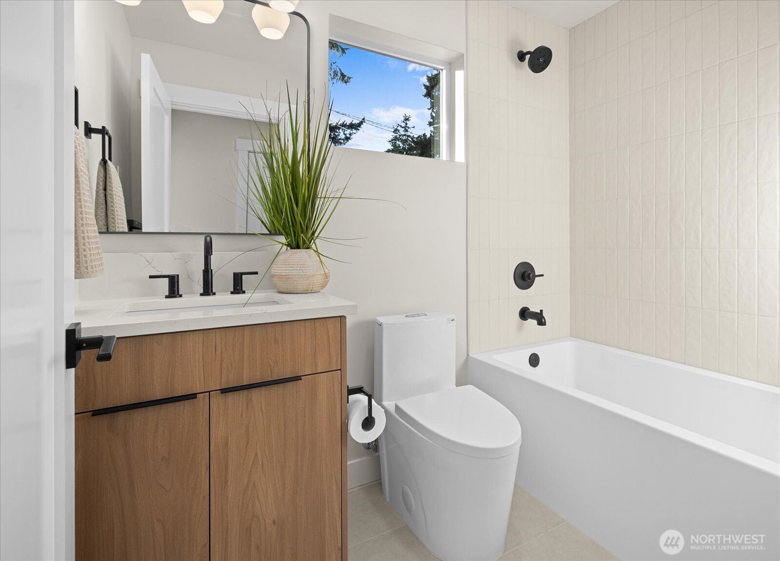 14308 Roslyn Place Property Photo 22