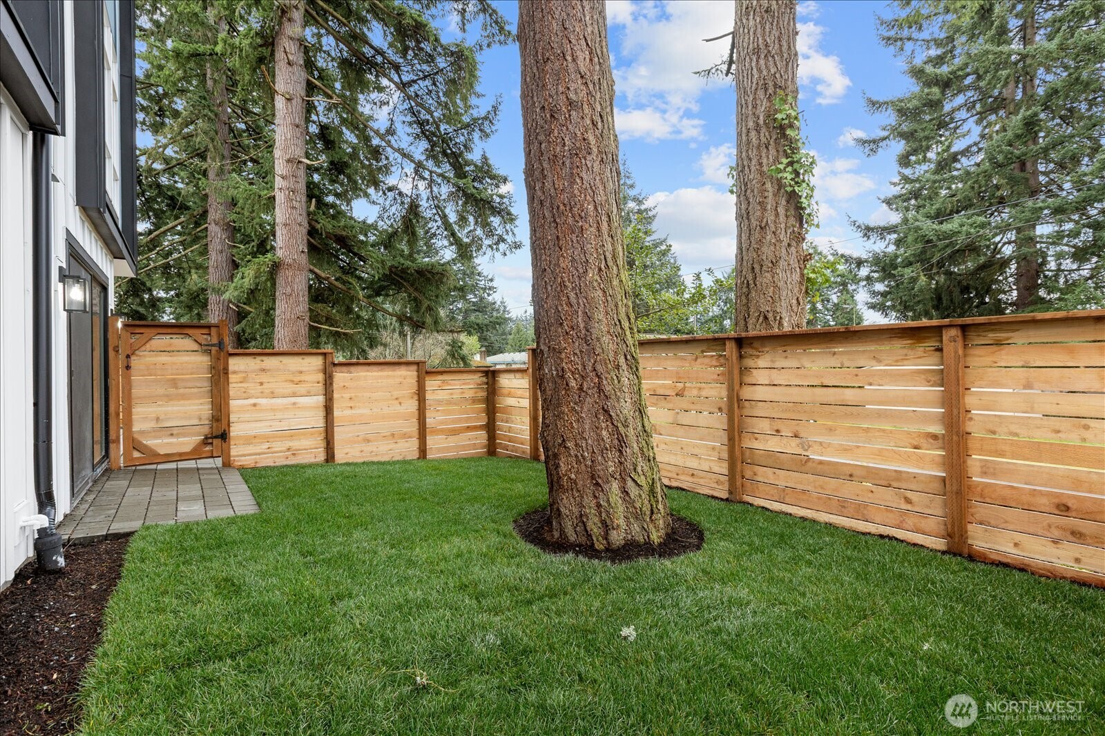 14308 Roslyn Place Property Photo 25