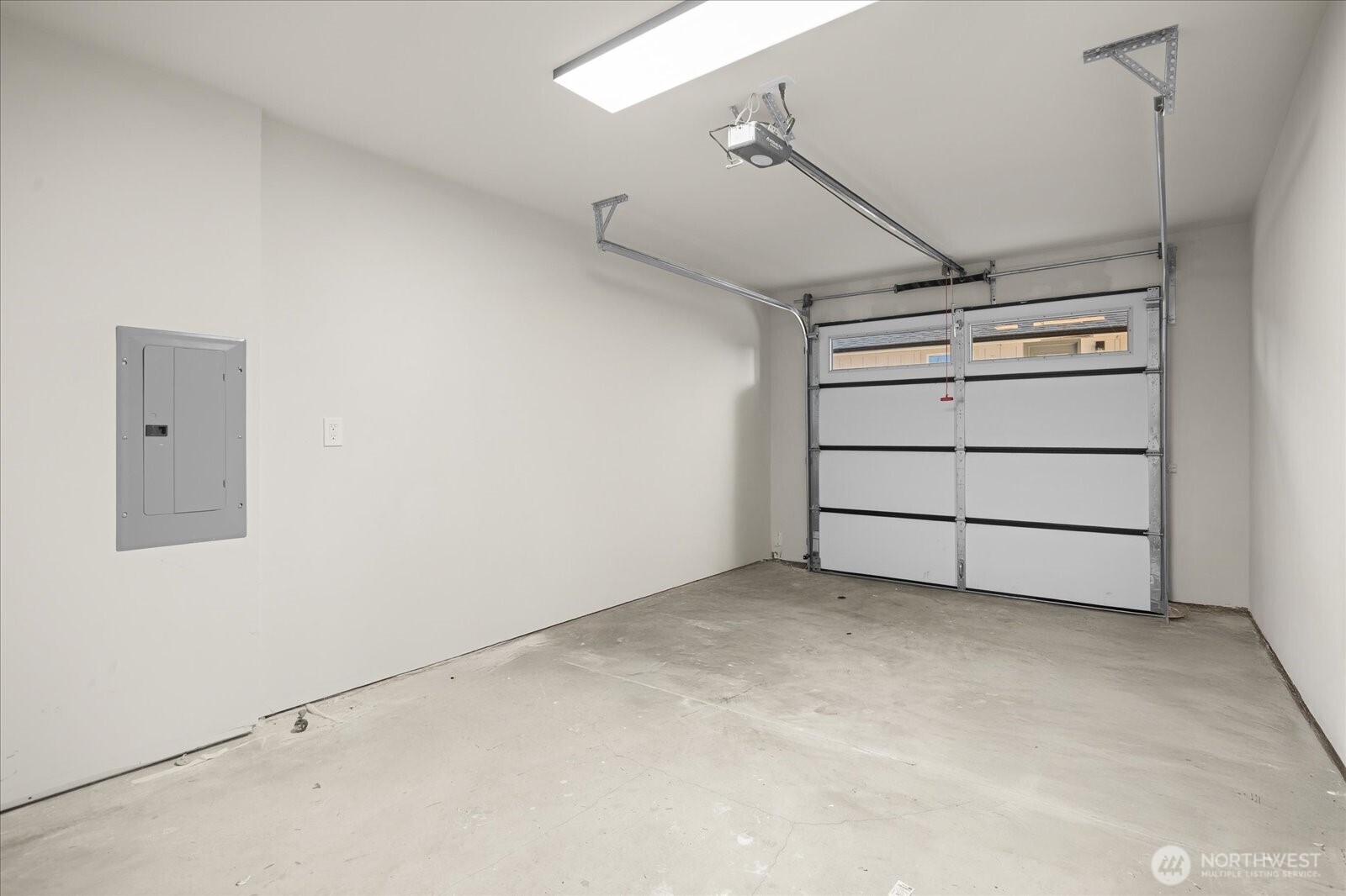 14308 Roslyn Place Property Photo 26