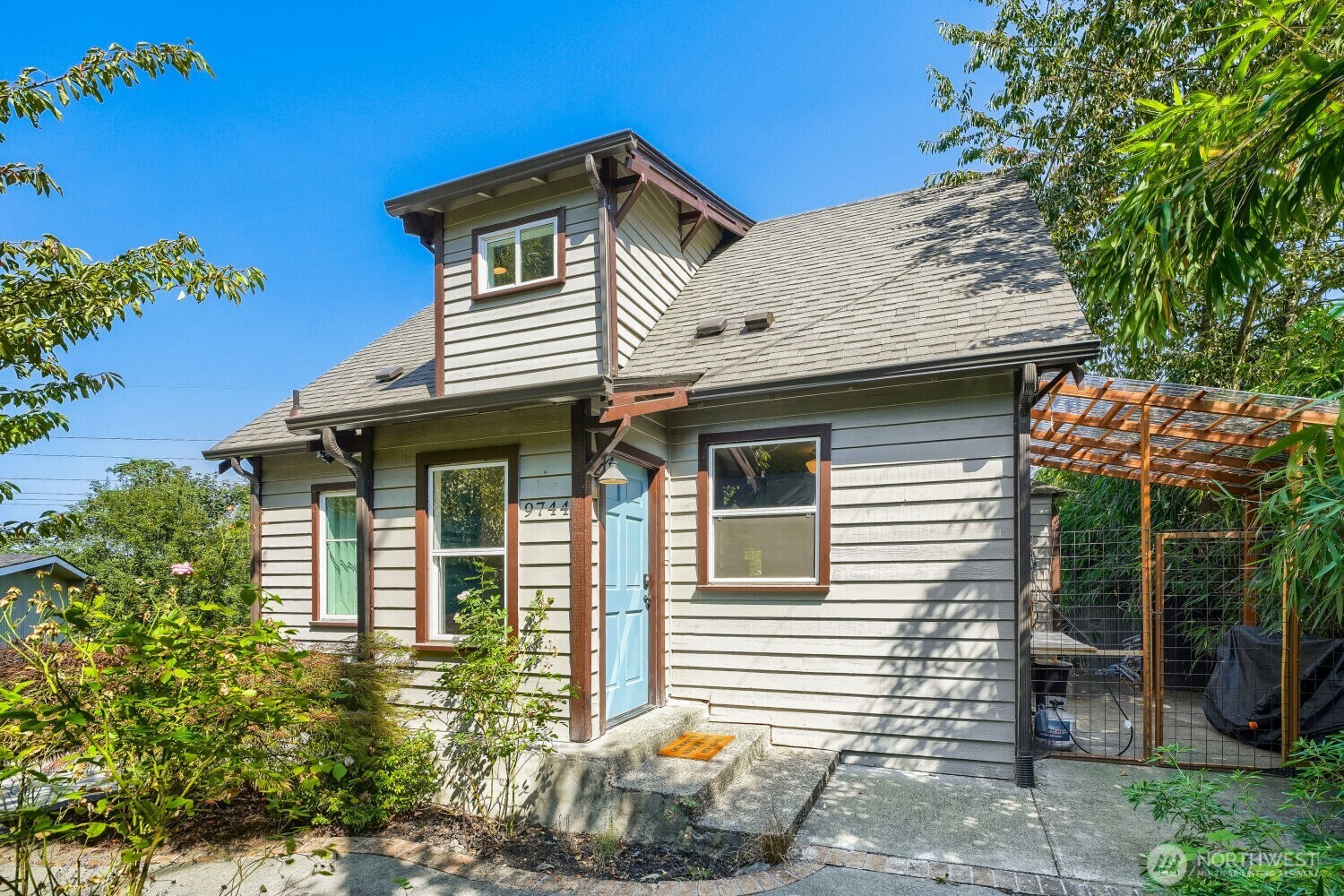 9744 49th Avenue Property Photo 1
