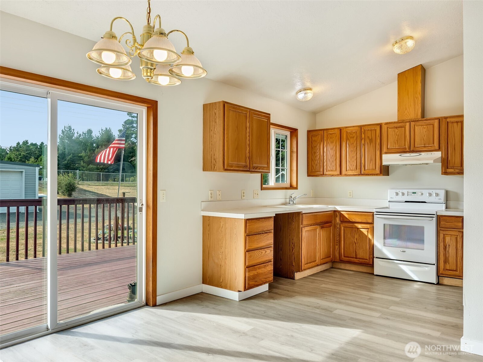 20215 P Place Property Photo 12