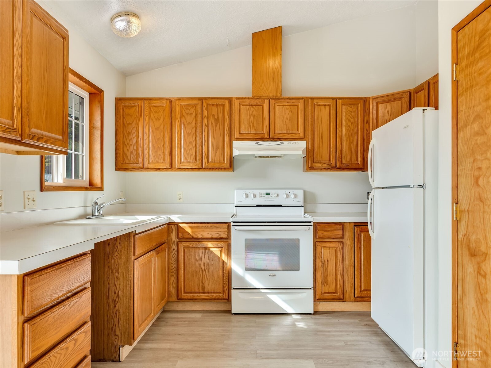20215 P Place Property Photo 13