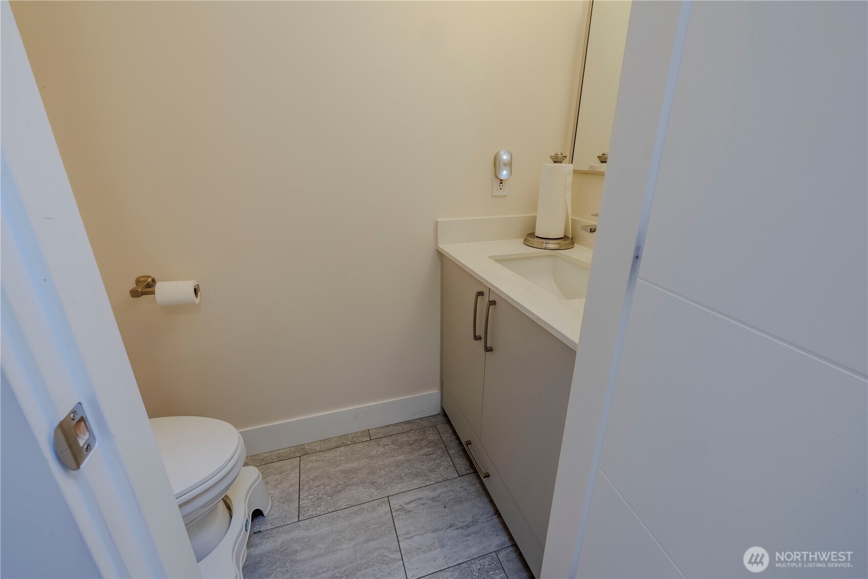 1318 Beazer Court Property Photo 17