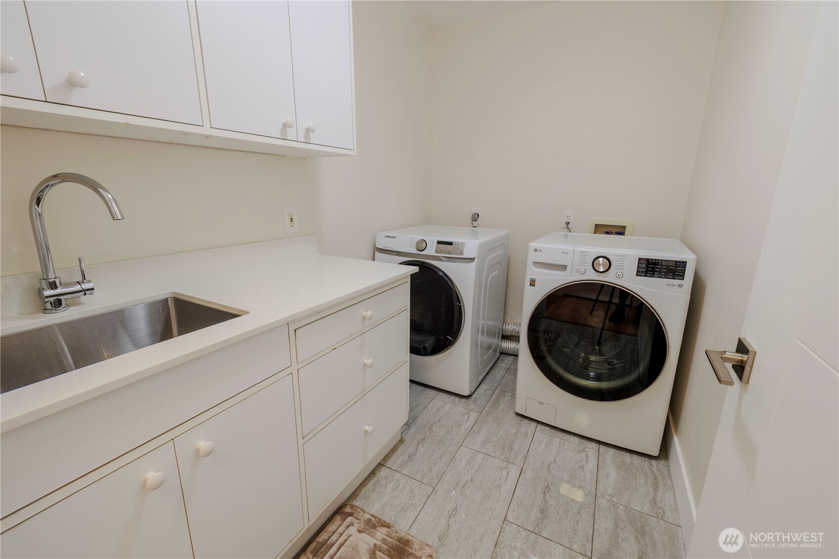 1318 Beazer Court Property Photo 19