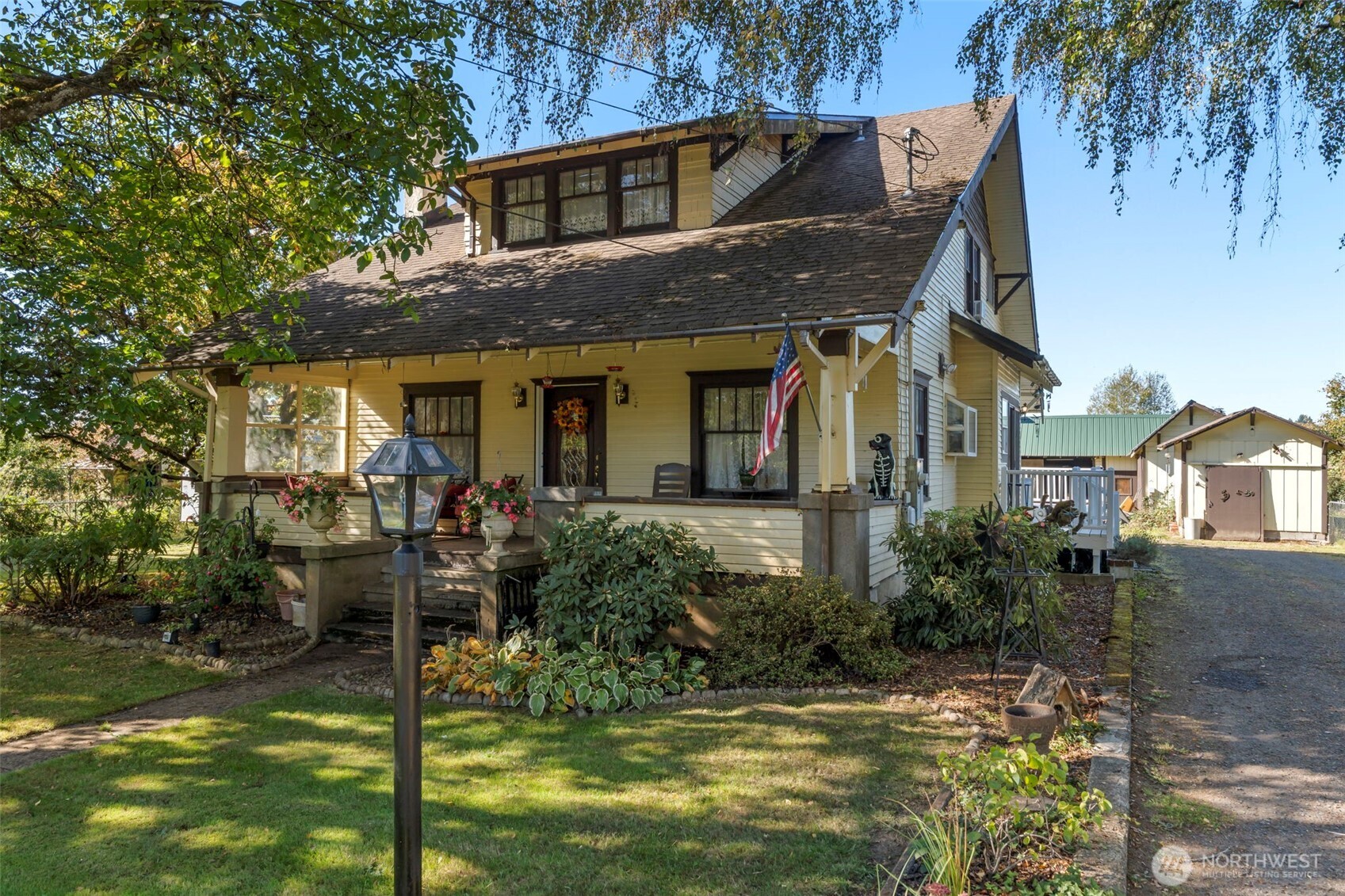 1251 S Yew Street Property Photo 2
