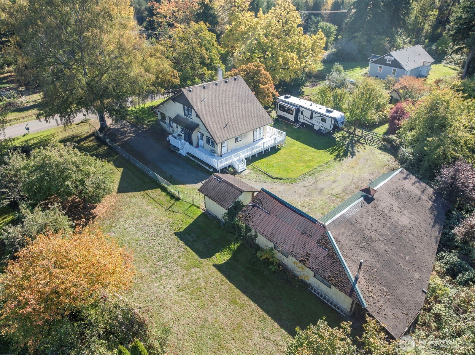 1251 S Yew Street Property Photo 3